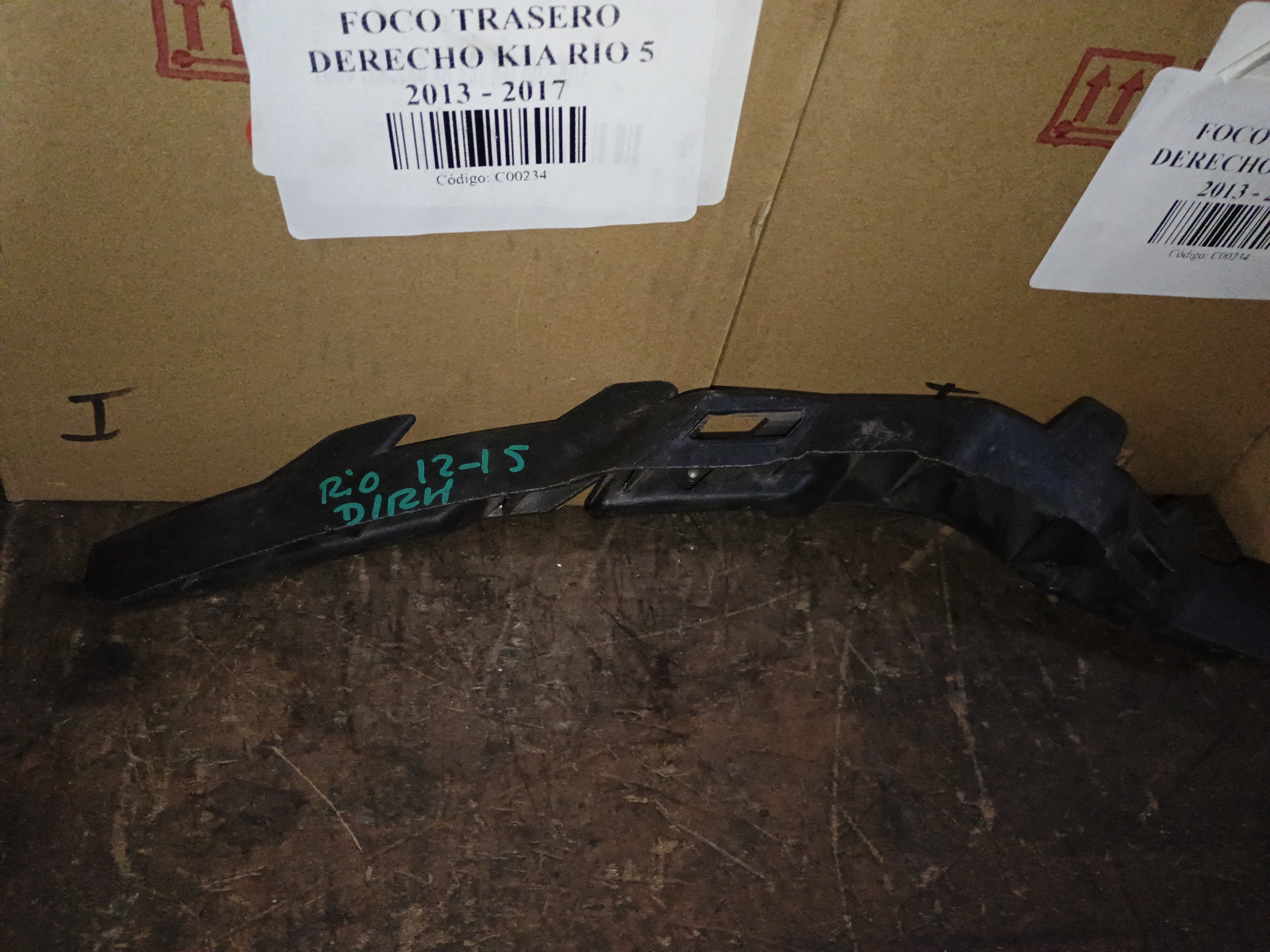 Mensula de tapabarro derecho kia rio 4 2012 2013 2014 2015
