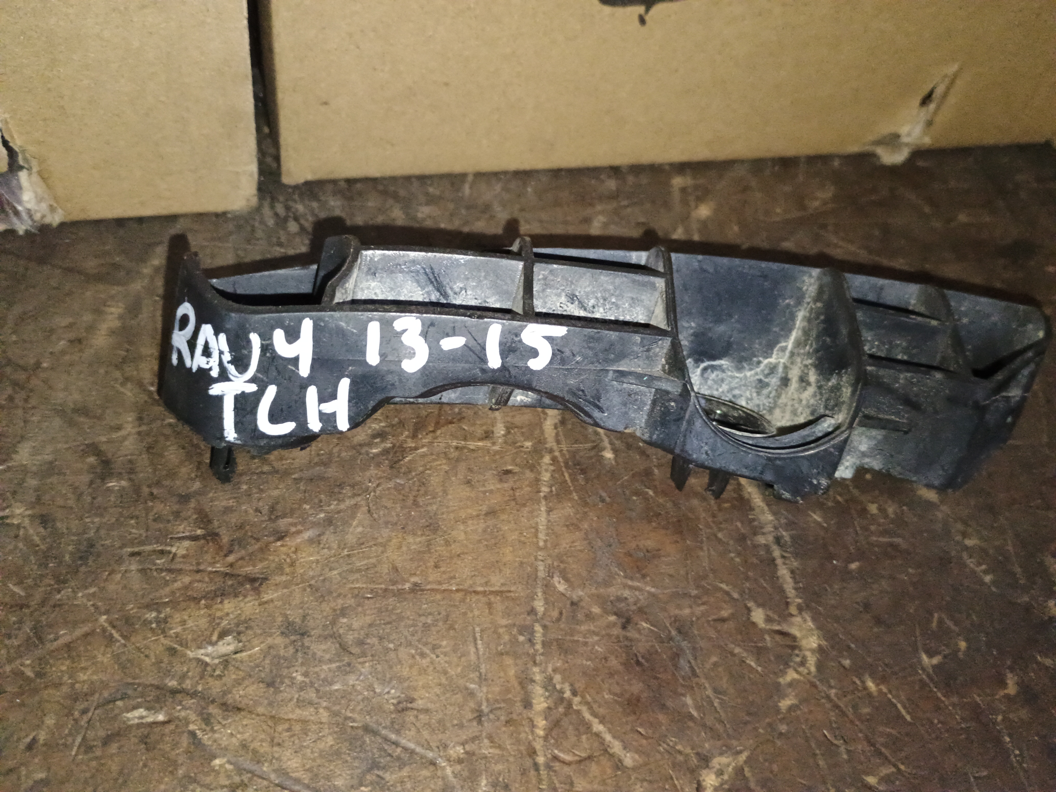 Mensula de parachoque trasero izquierdo toyota rav4 2013 2014 2015