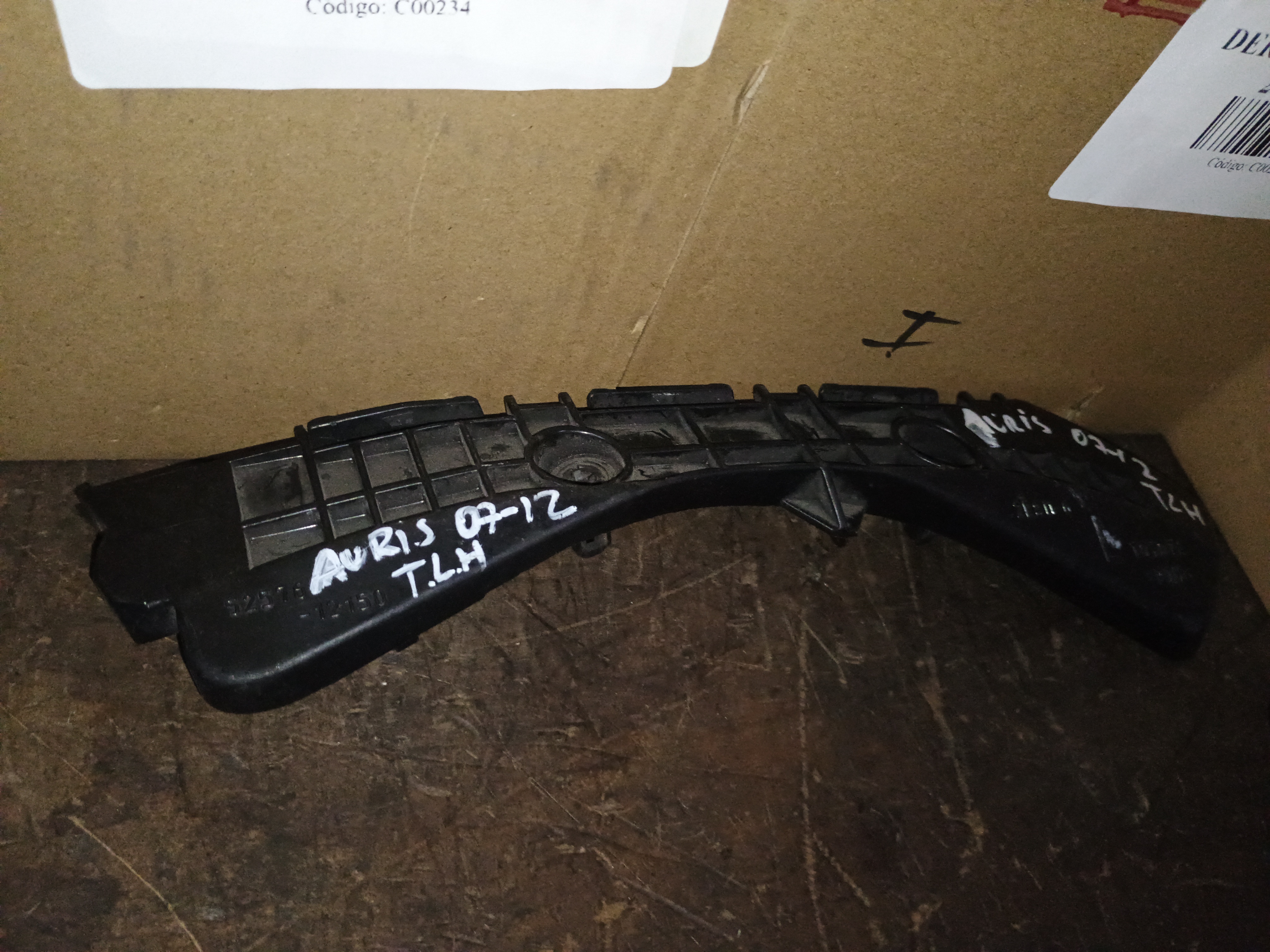 Moldura de tapabarro trasera izquierda toyota auris 2007 2008 2009 2010 2011 2012