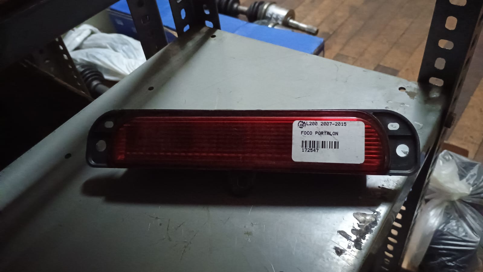 Tercera luz de freno mitsubishi l200 2007 2008 2009 2010 2011 2012 2013 2014 2015
