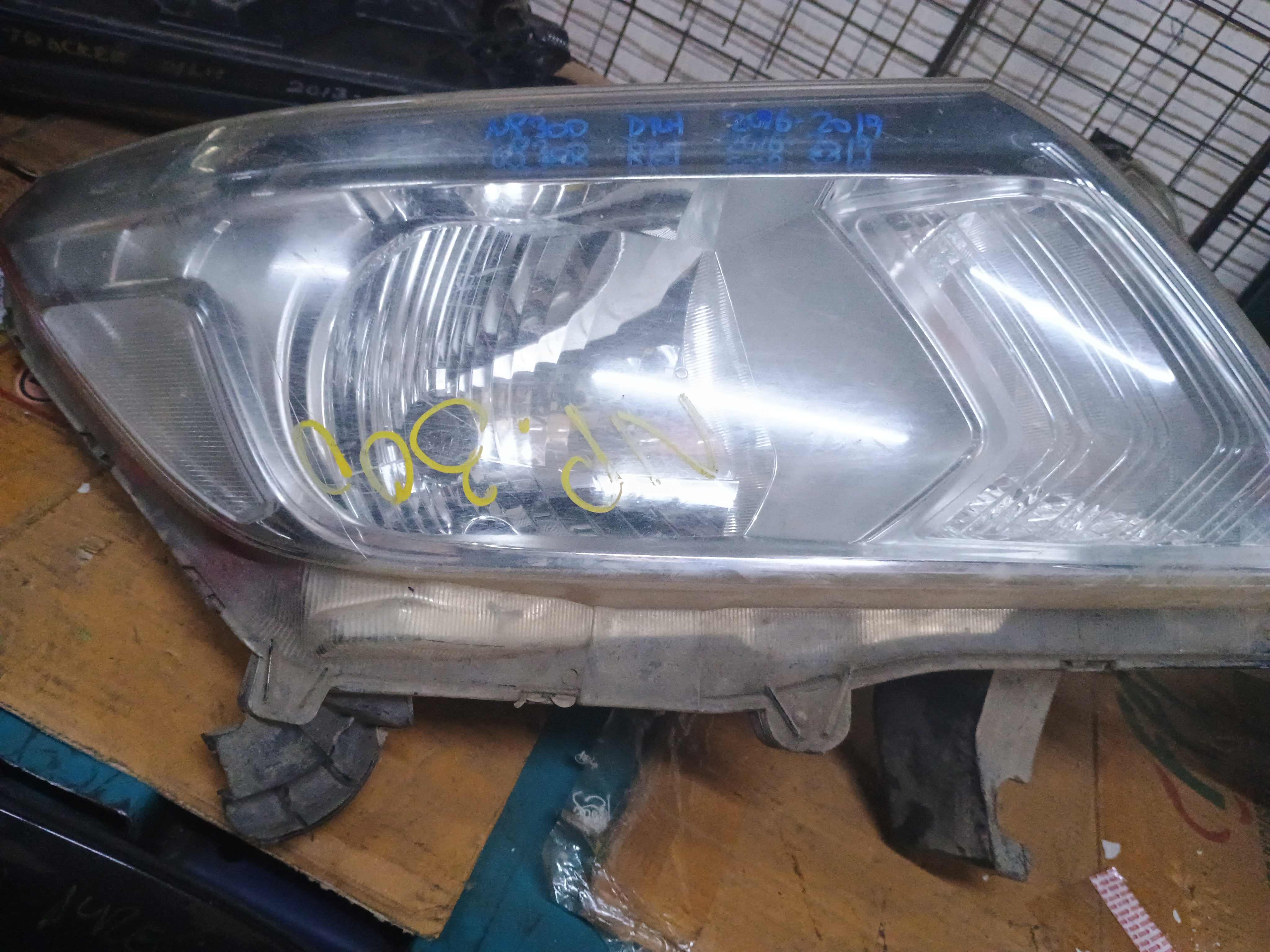 Optico derecho nissan np300 2016 2017 2018 2019