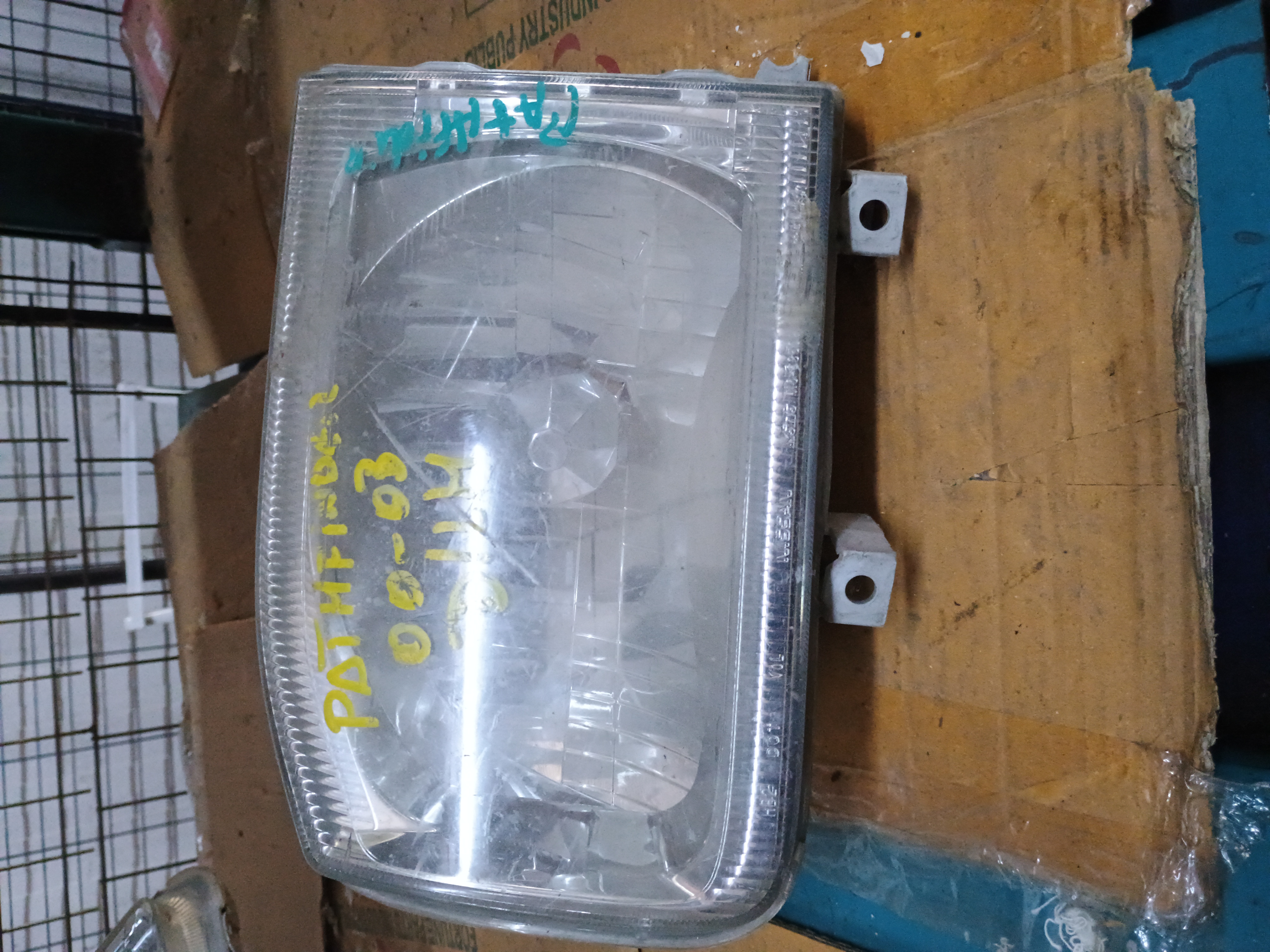 Optico izquierdo nissan pathfinder 2000 2001 2002 2003