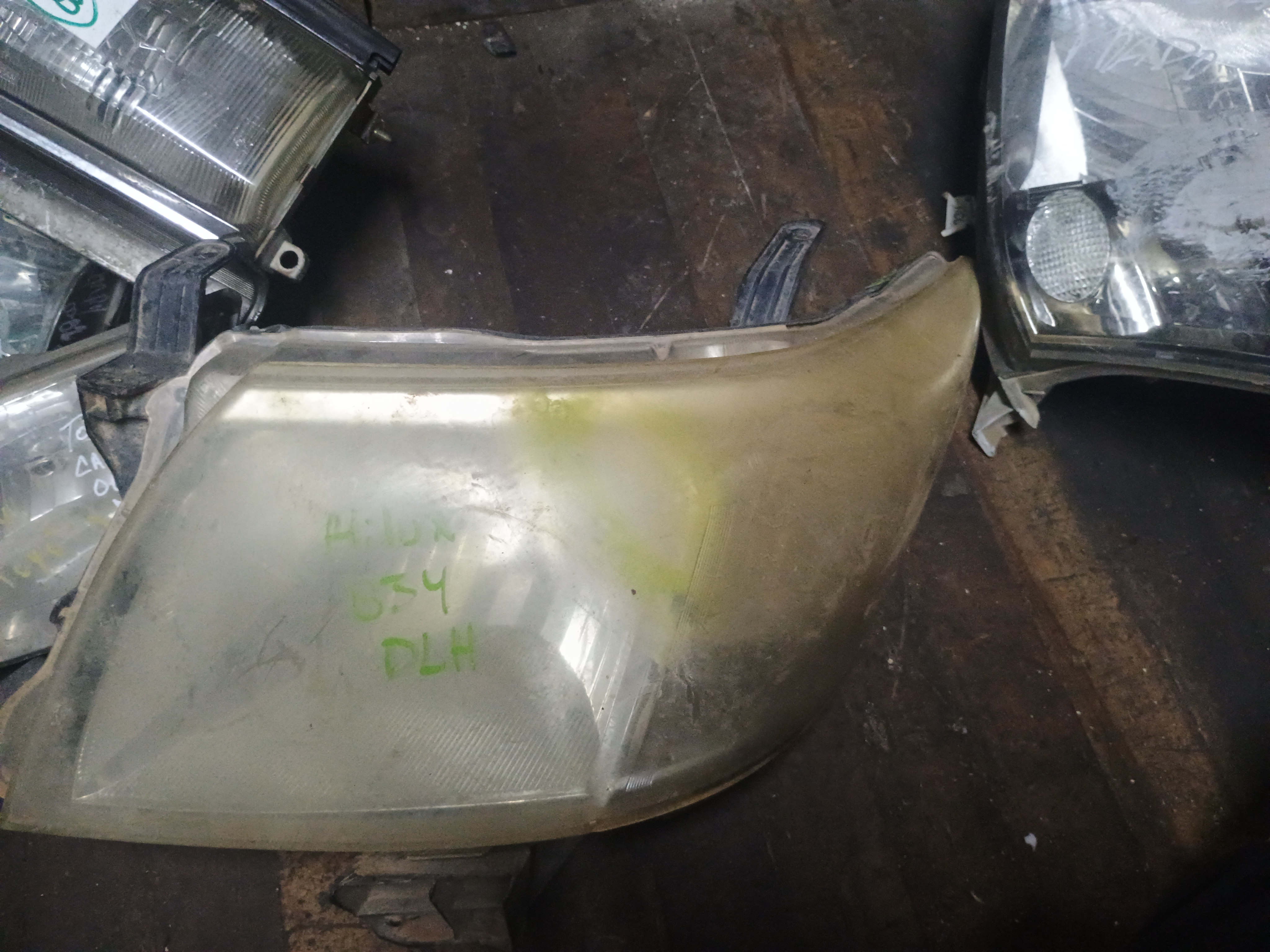 Optico izquierdo toyota hilux 2010 2011 2012 2013 2014 2015