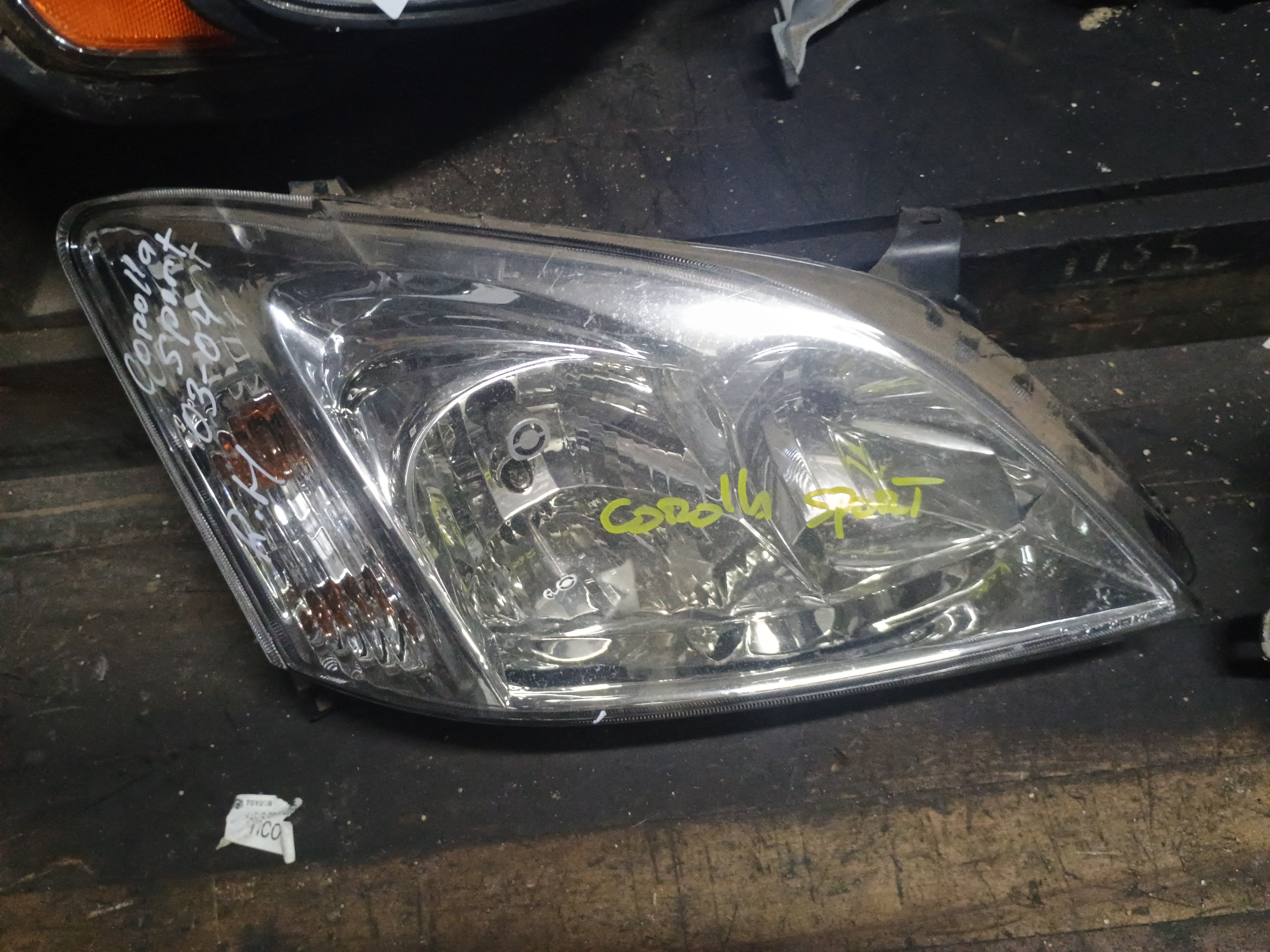 Optico derecho toyota corolla 2003 2004 2005