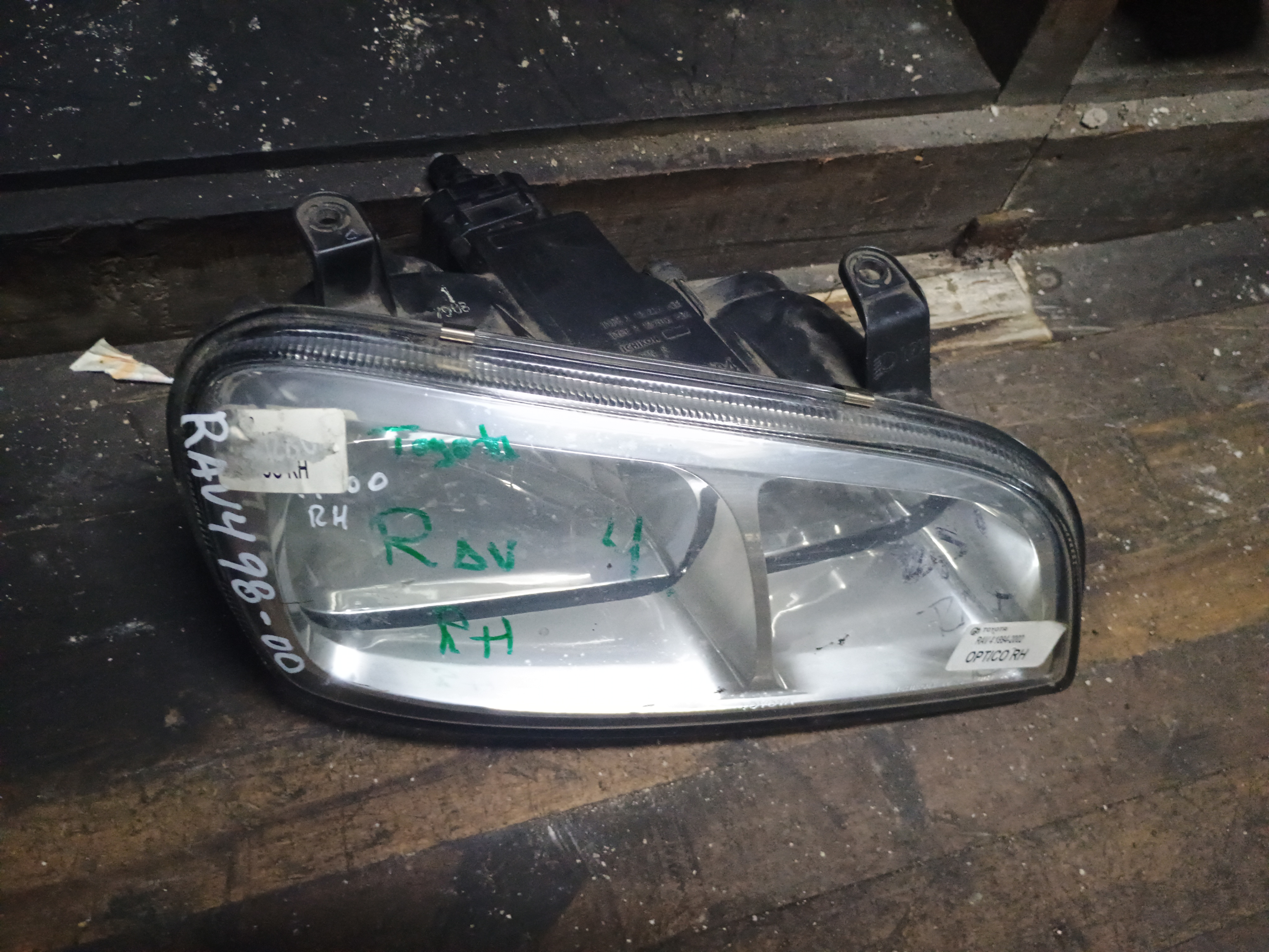 Optico derecho toyota rav4 1997 1998 1999 2000 2001