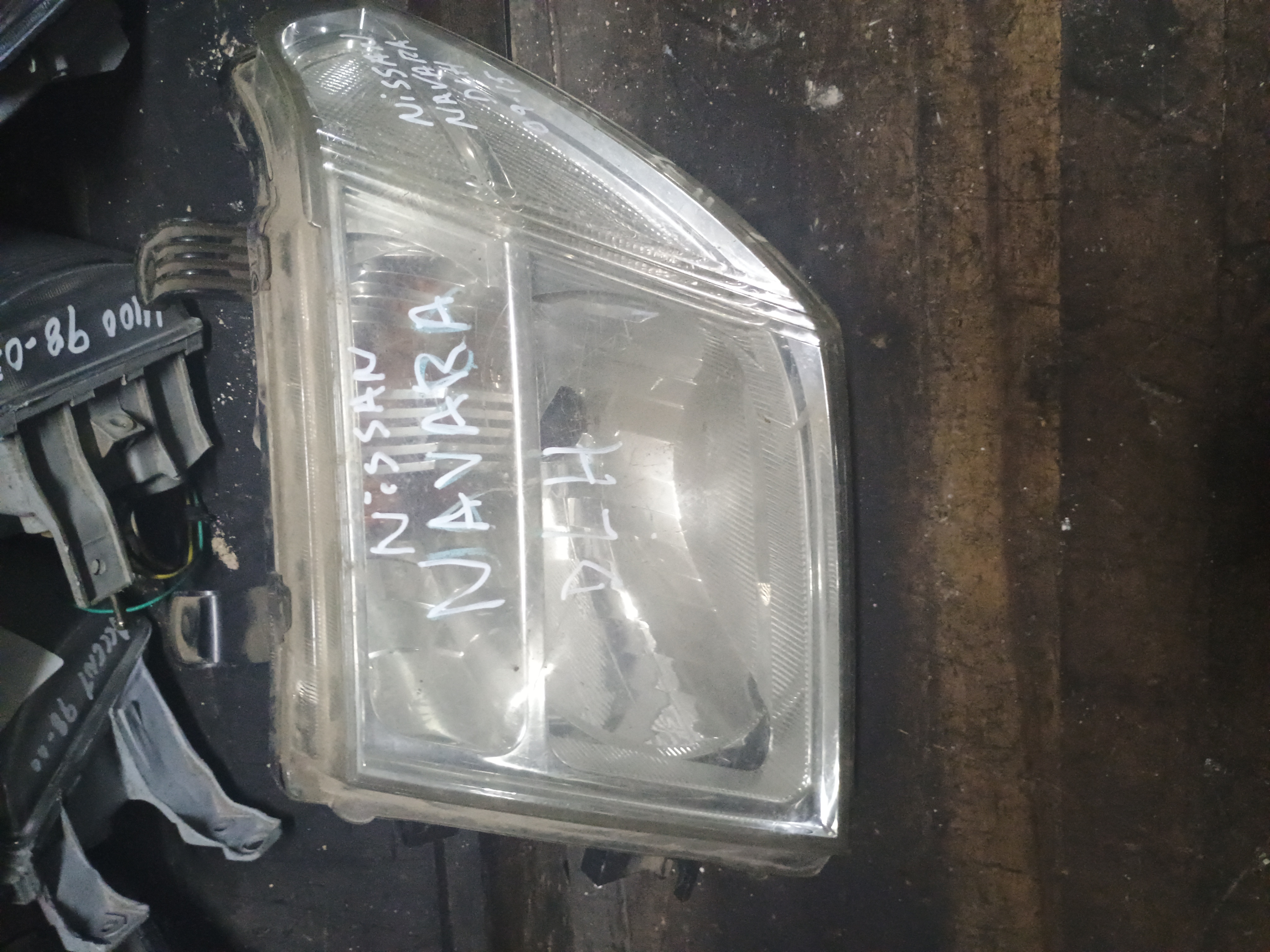 Optico izquierdo nissan navara 2006 2007 2008 2009 2010 2011 2012 2013 2014 2015