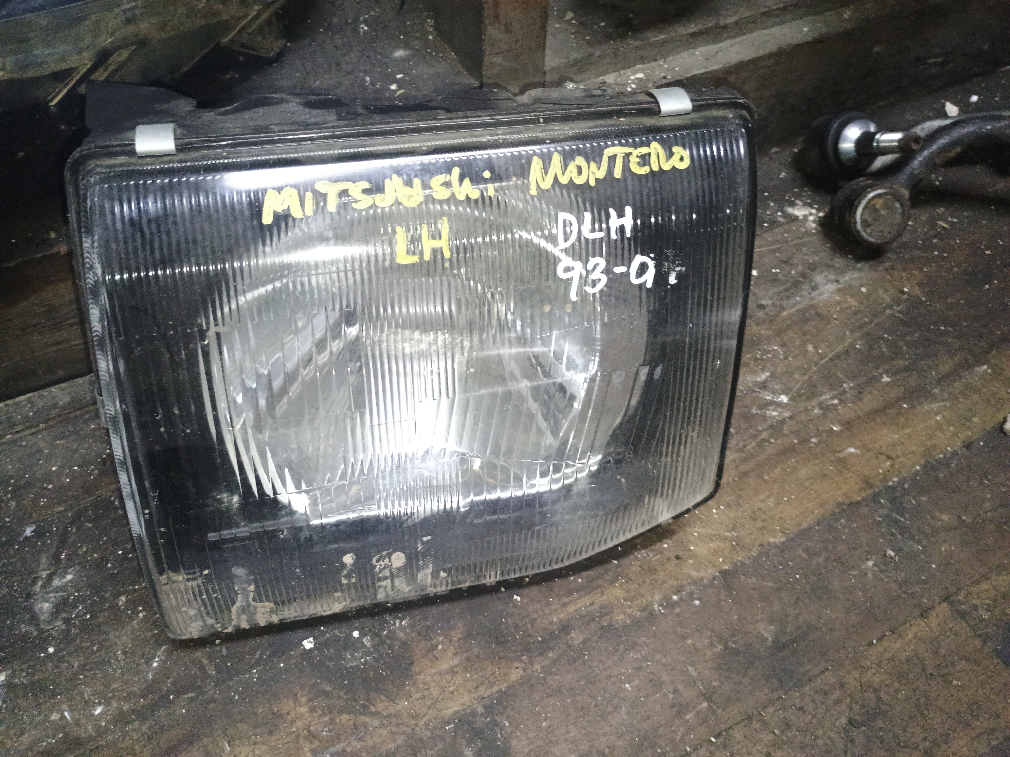 Optico izquierdo mitsubishi montero 1992 1993 1994 1995 1996 1997