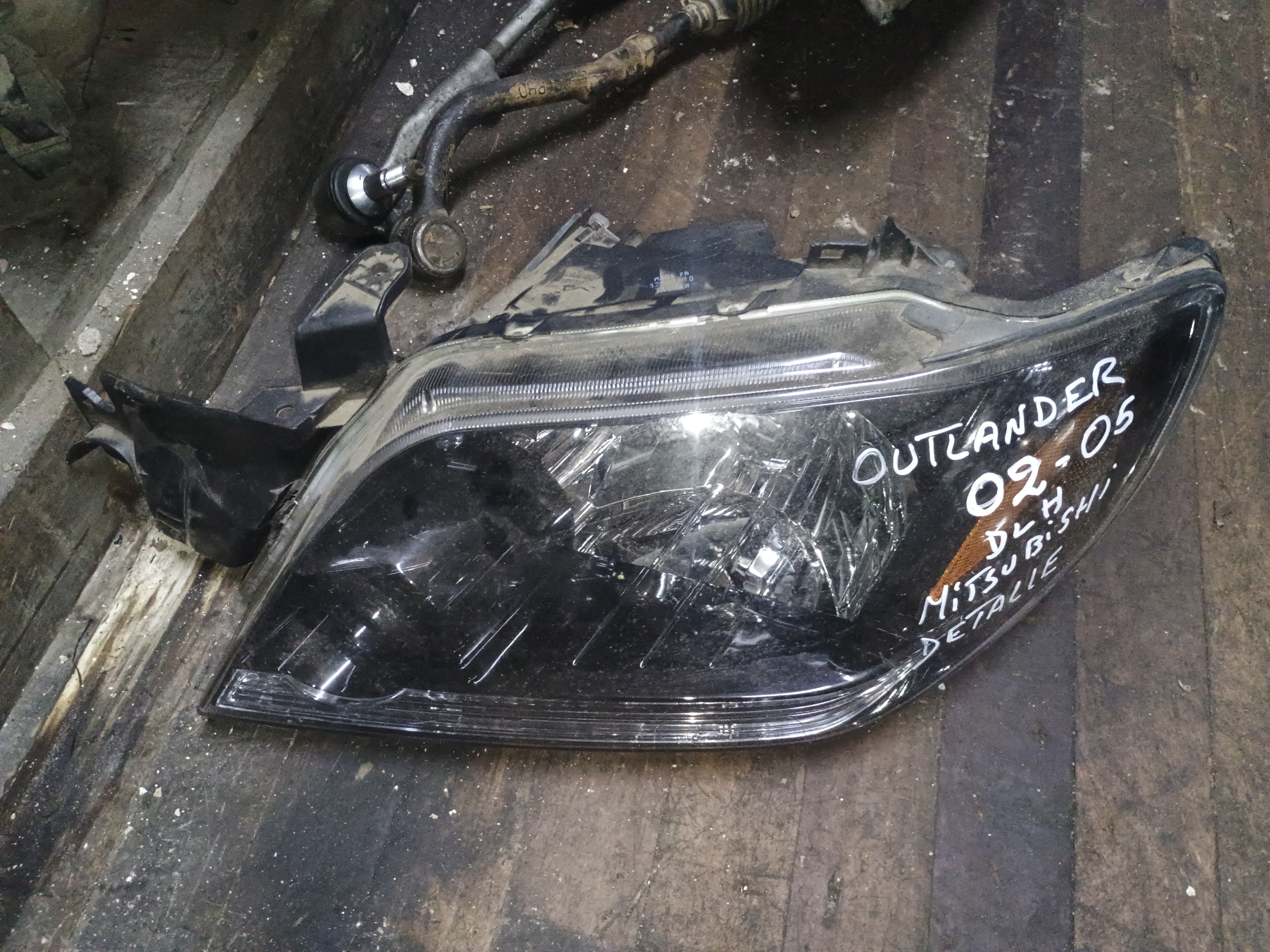 Optico izquierdo mitsubishi outlander 2002 2003 2004 2005