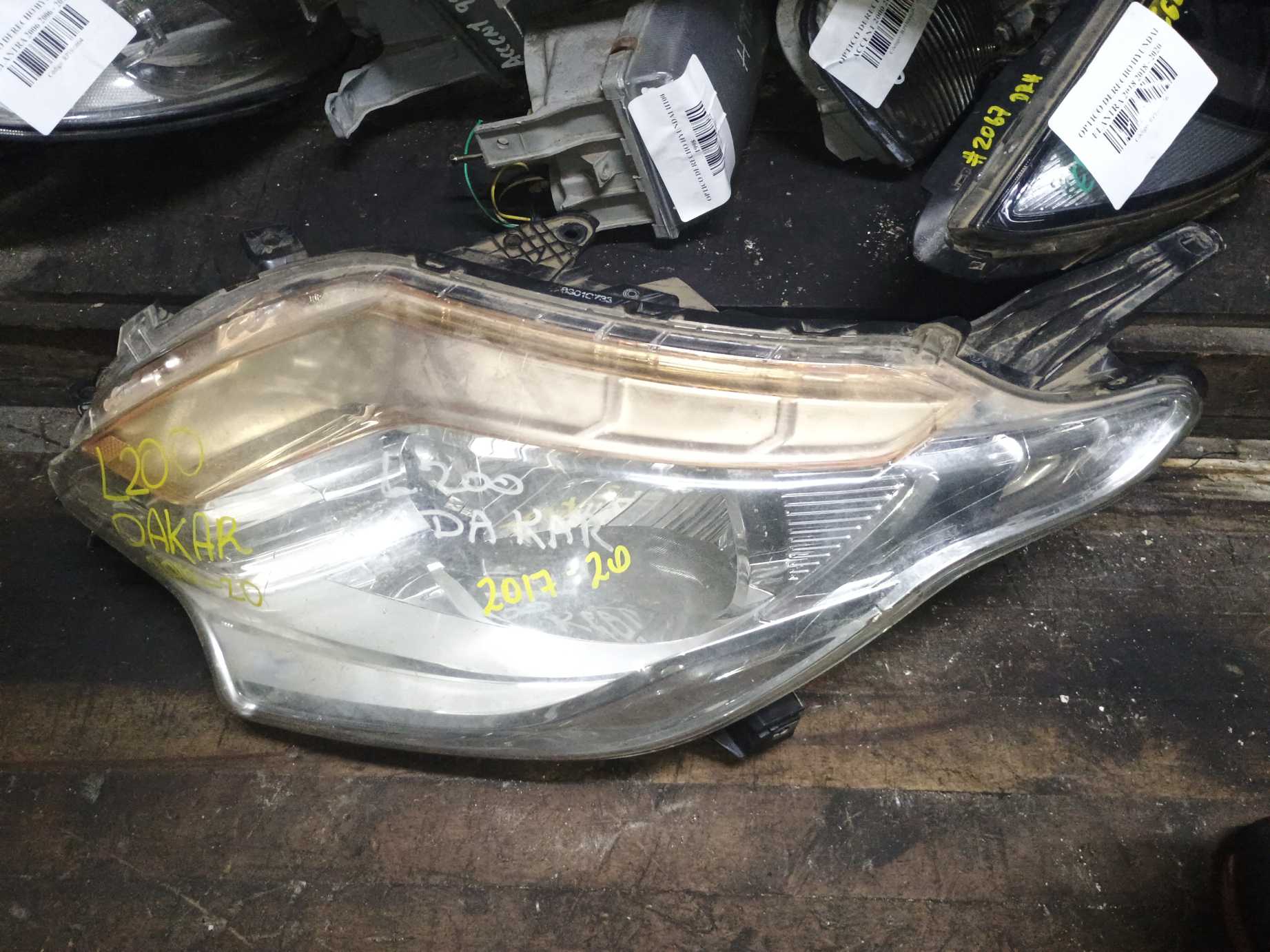 Optico izquierdo mitsubishi l200 2017 2018 2019 2020