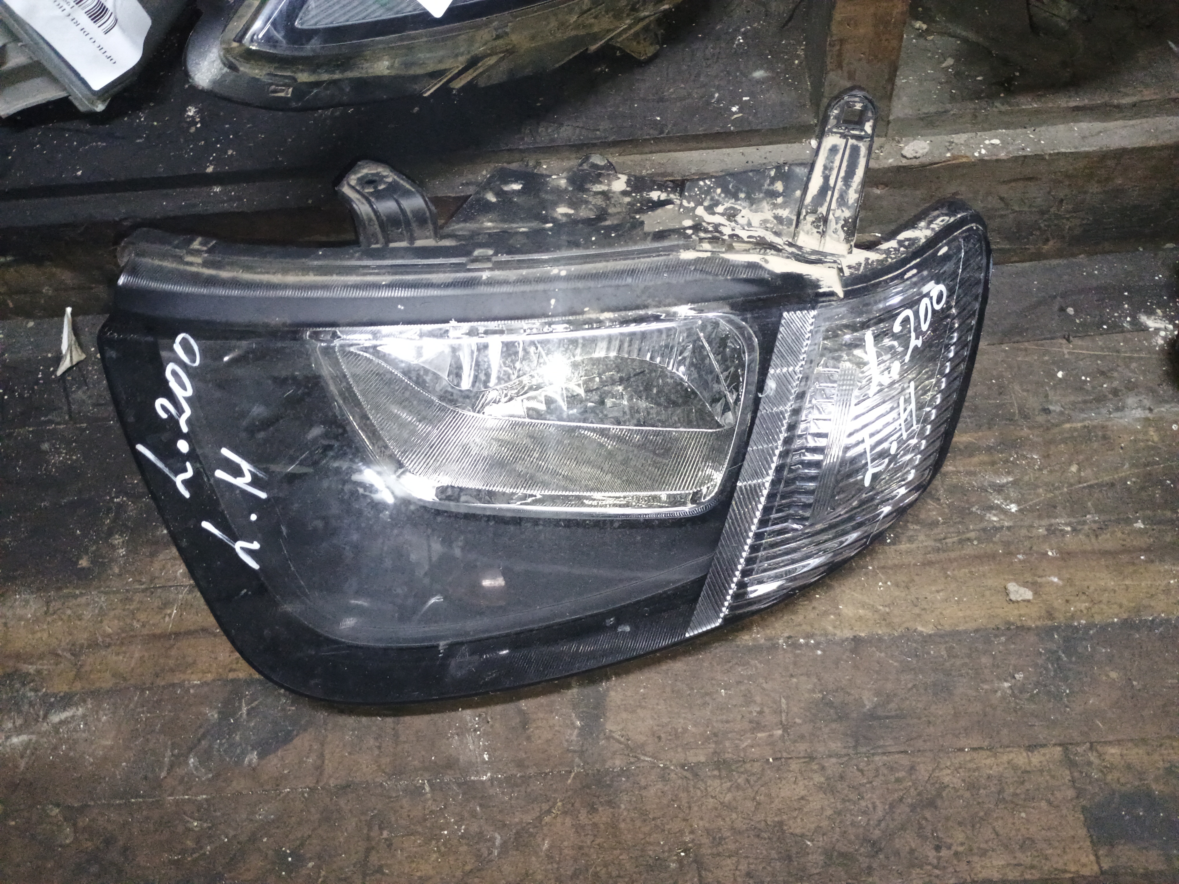 Optico izquierdo mitsubishi l200 2010 2011 2012 2013 2014 2015
