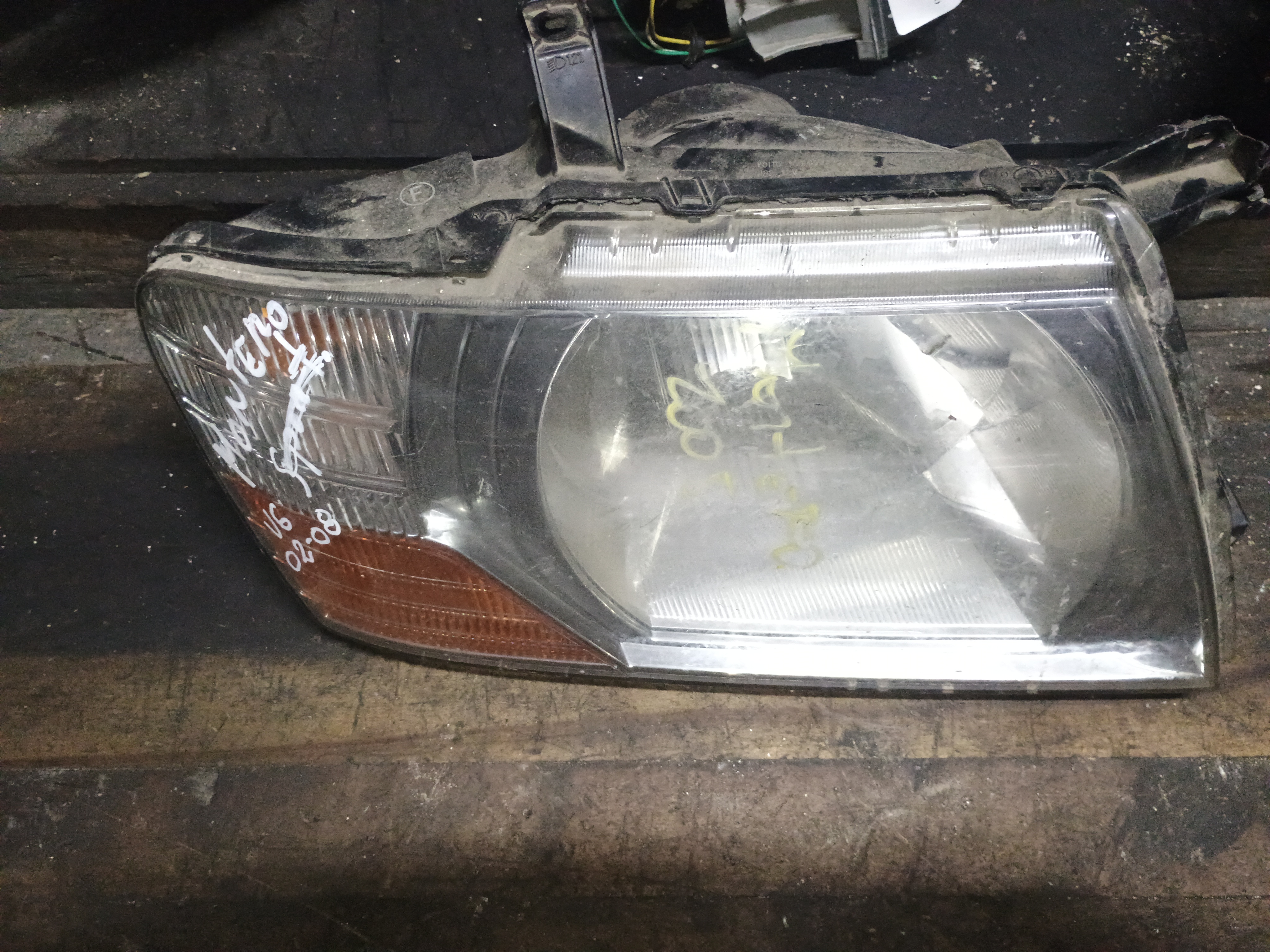 Optico derecho mitsubishi montero 2002 2003 2004 2005
