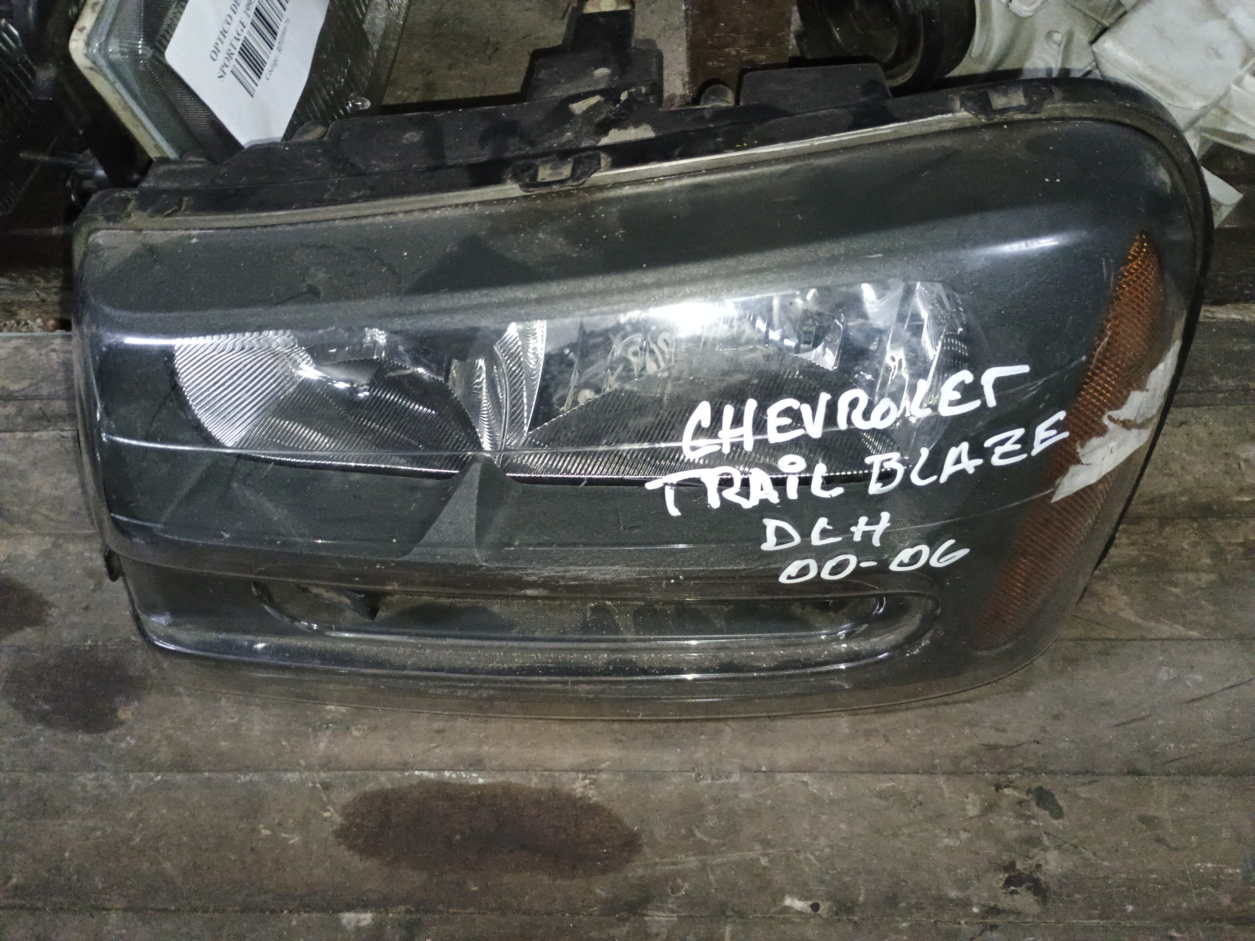 Optico izquierdo chevrolet trailblazer 2000 2001 2002 2003 2004 2005 2006