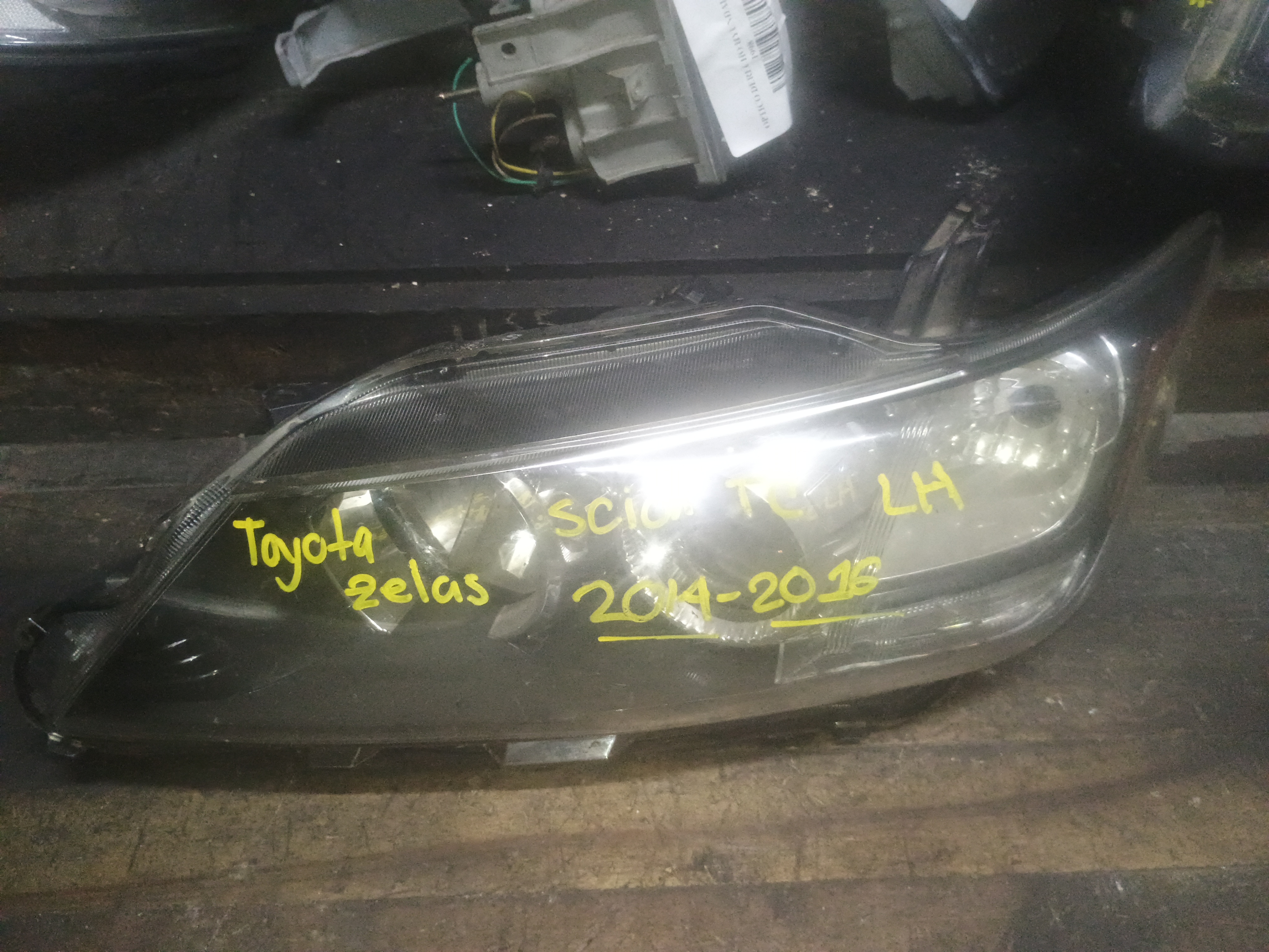 Optico izquierdo toyota zelas 2014 2015 2016 2017