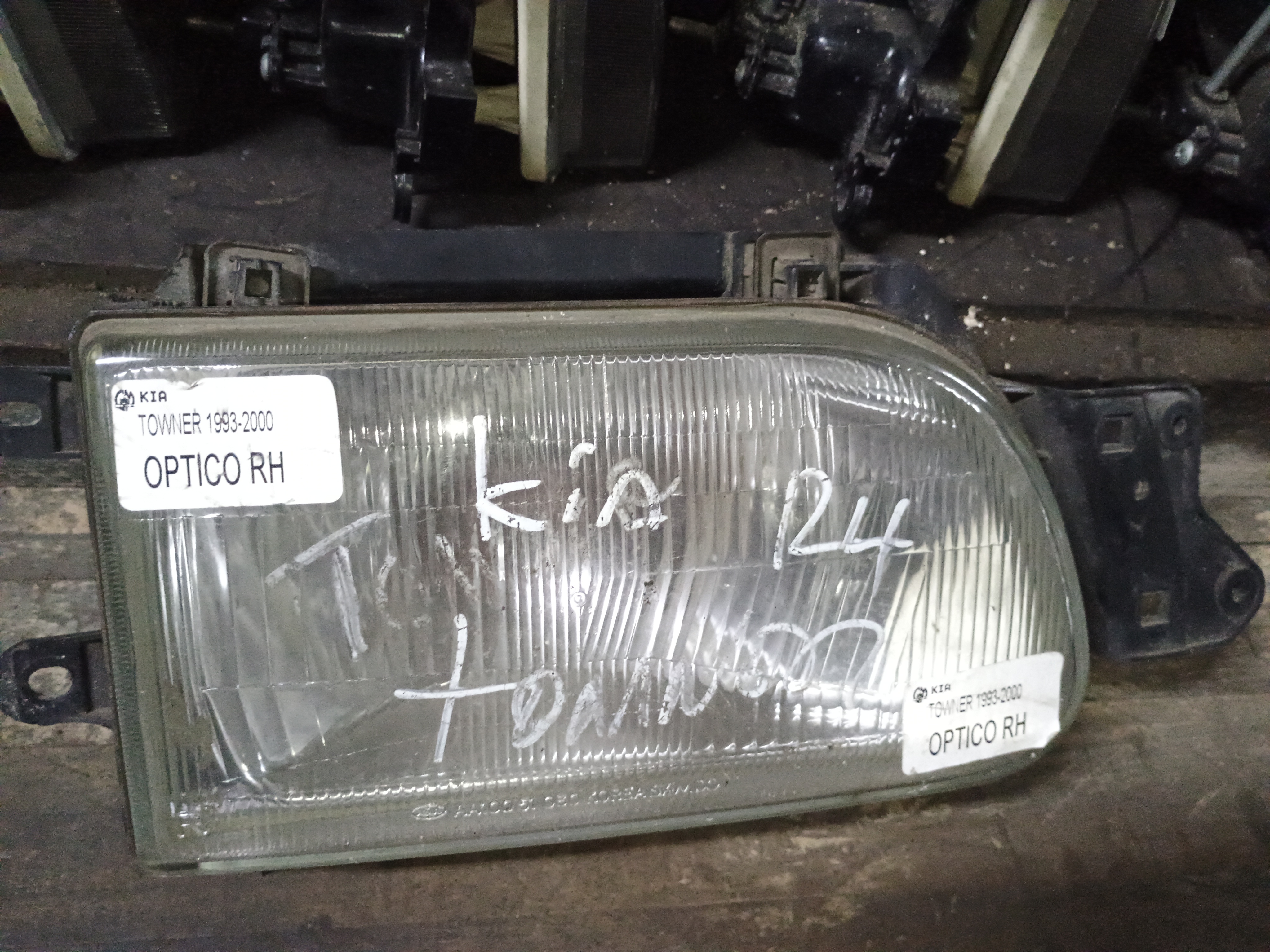 Optico derecho kia towner 1993 1994 1995 1996 1997 1998