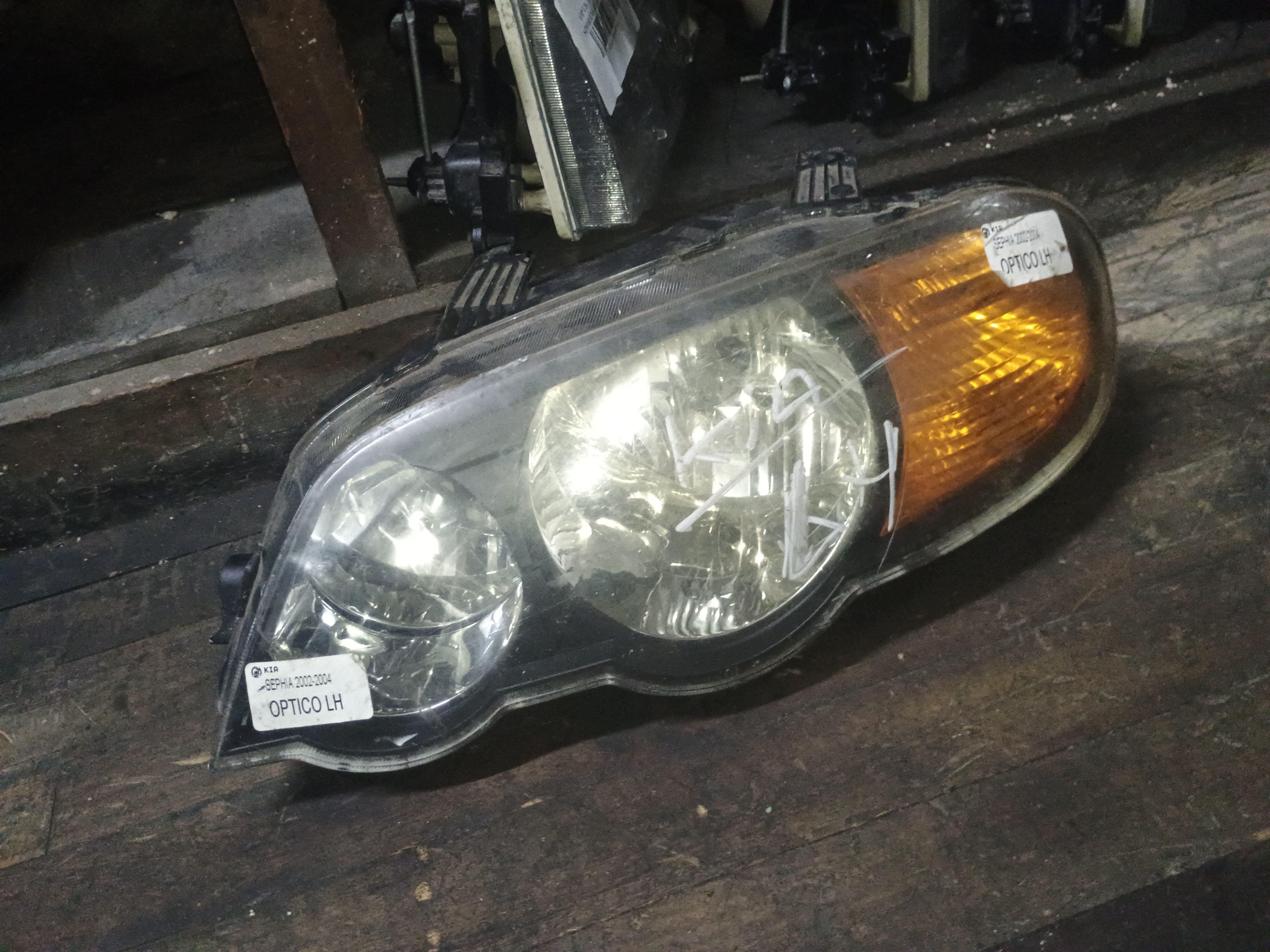 Optico izquierdo kia sephia 2002 2003 2004 2005