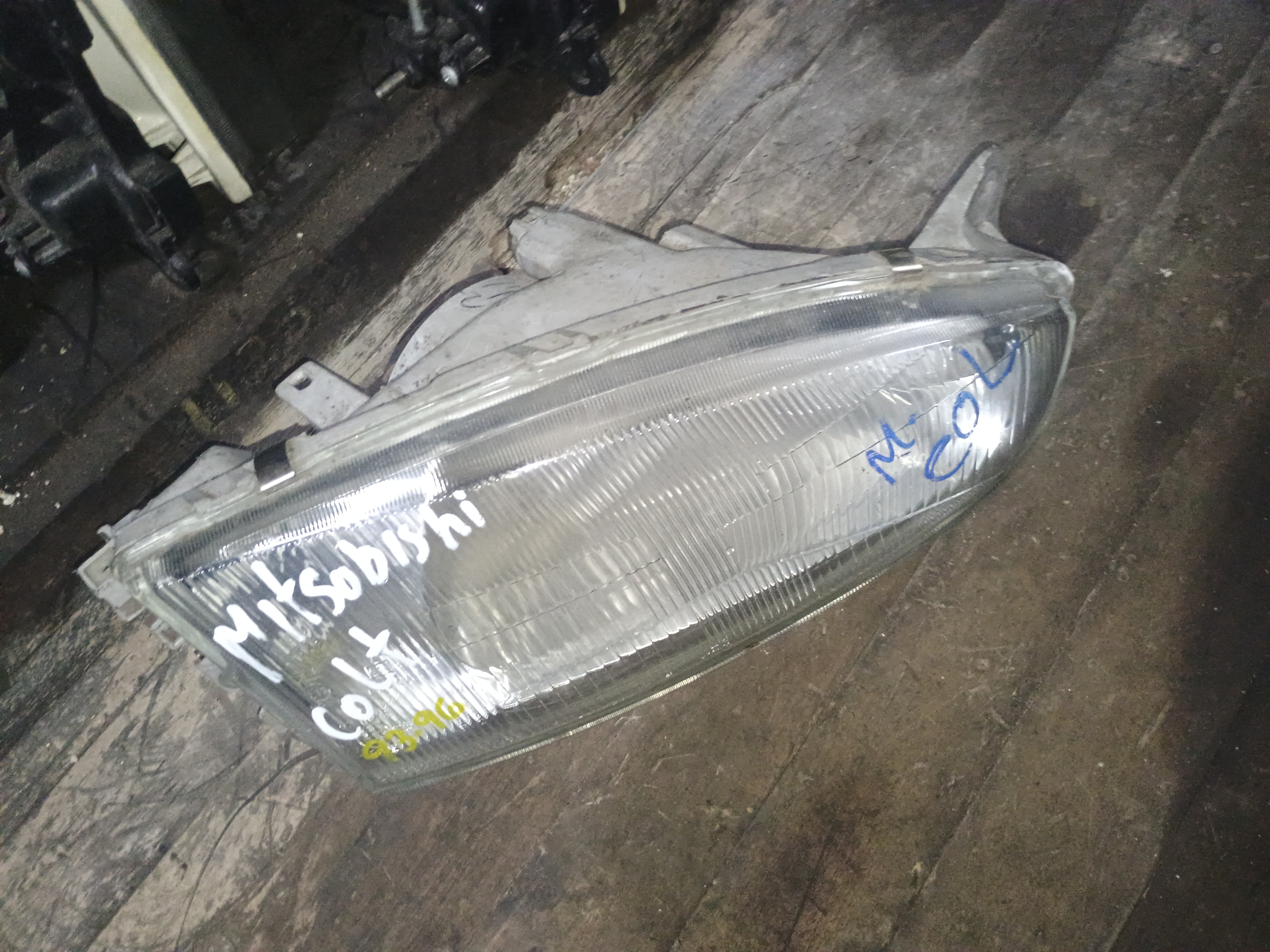Optico derecho mitsubishi colt 1993 1994 1995 1996 1997 1998