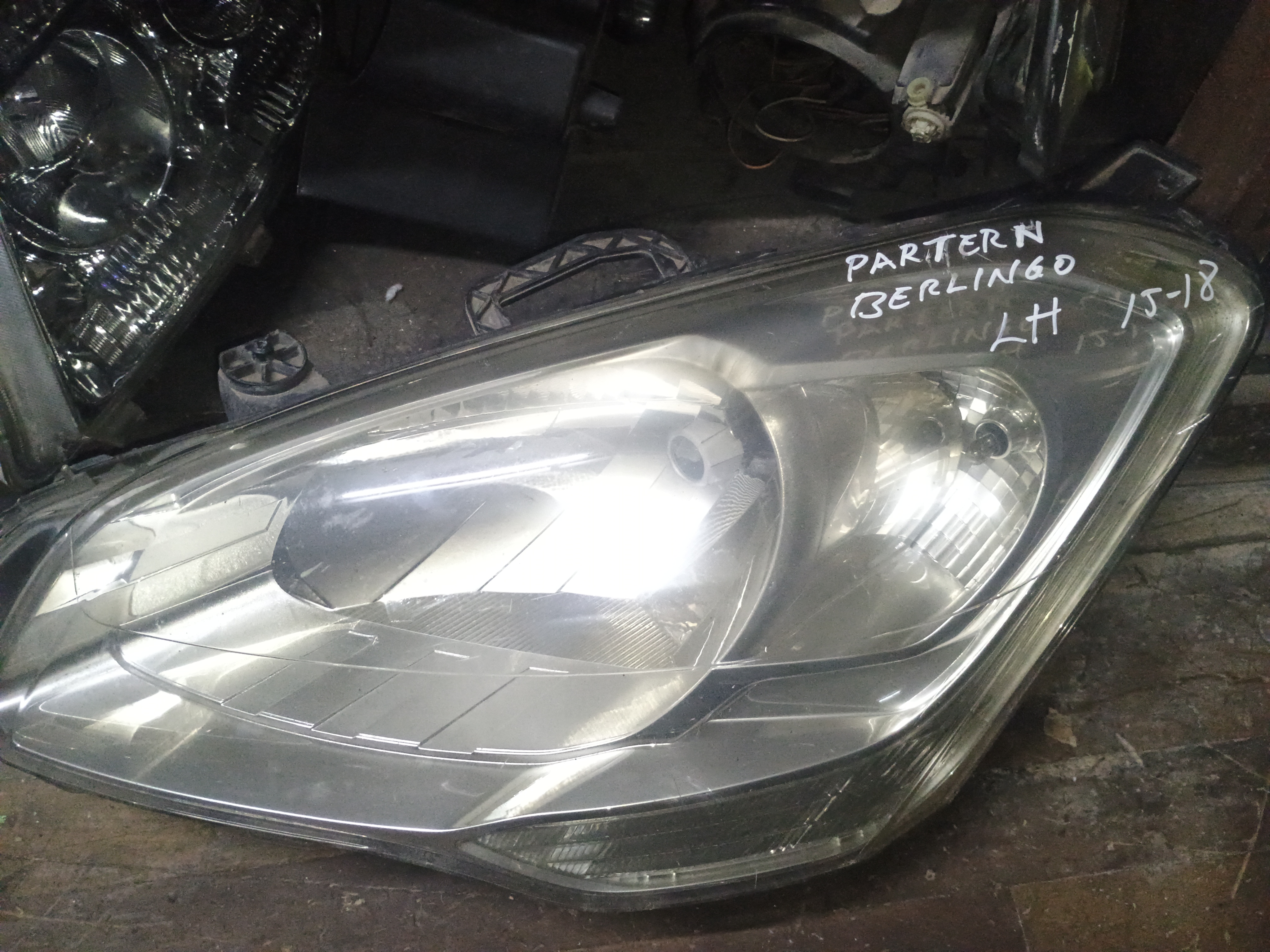 Optico izquierdo citroen berlingo 2013 2014 2015 2016 2017 2018