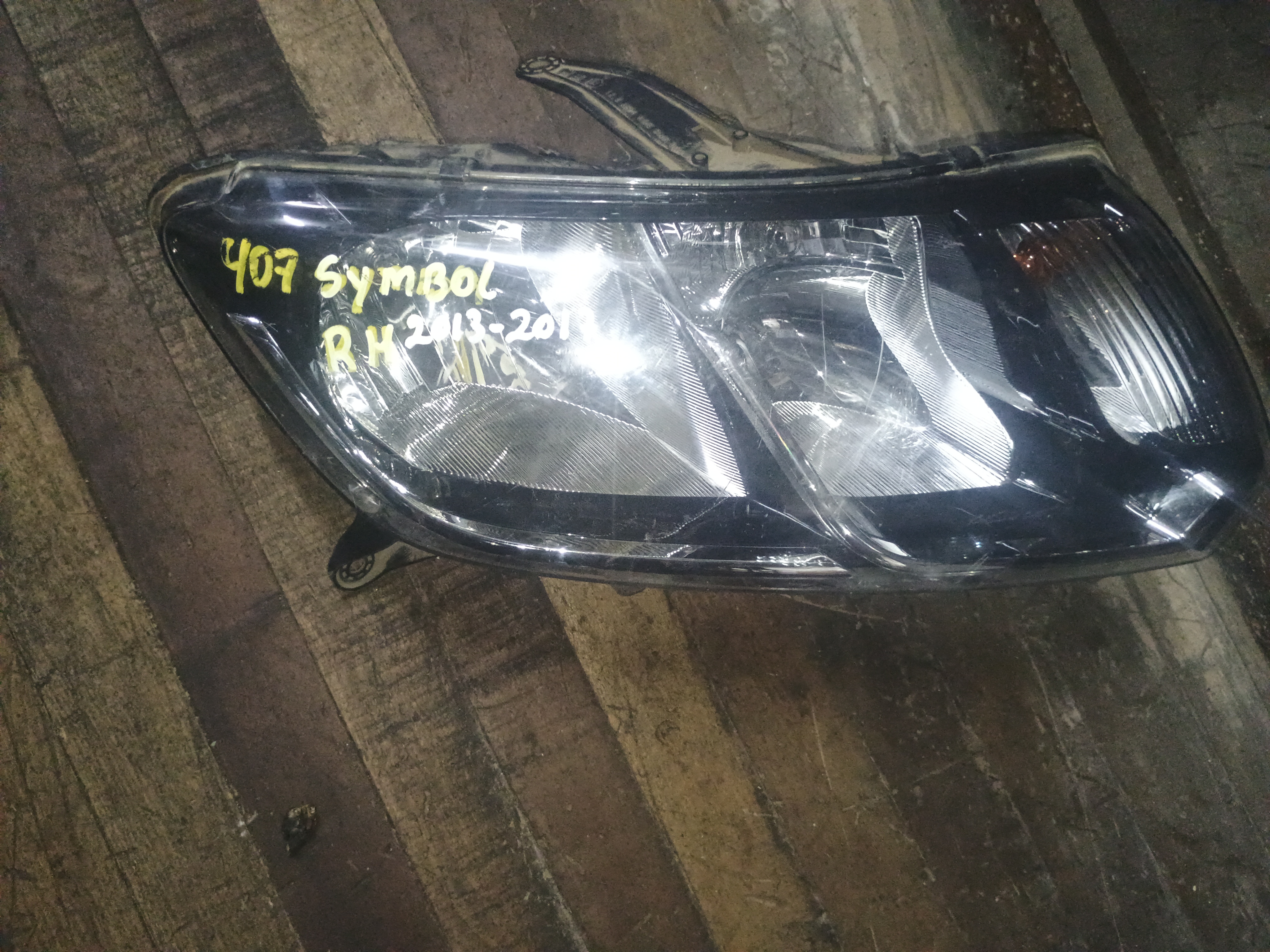 Optico derecho renault symbol 2013 2014 2015 2016 2017 2018