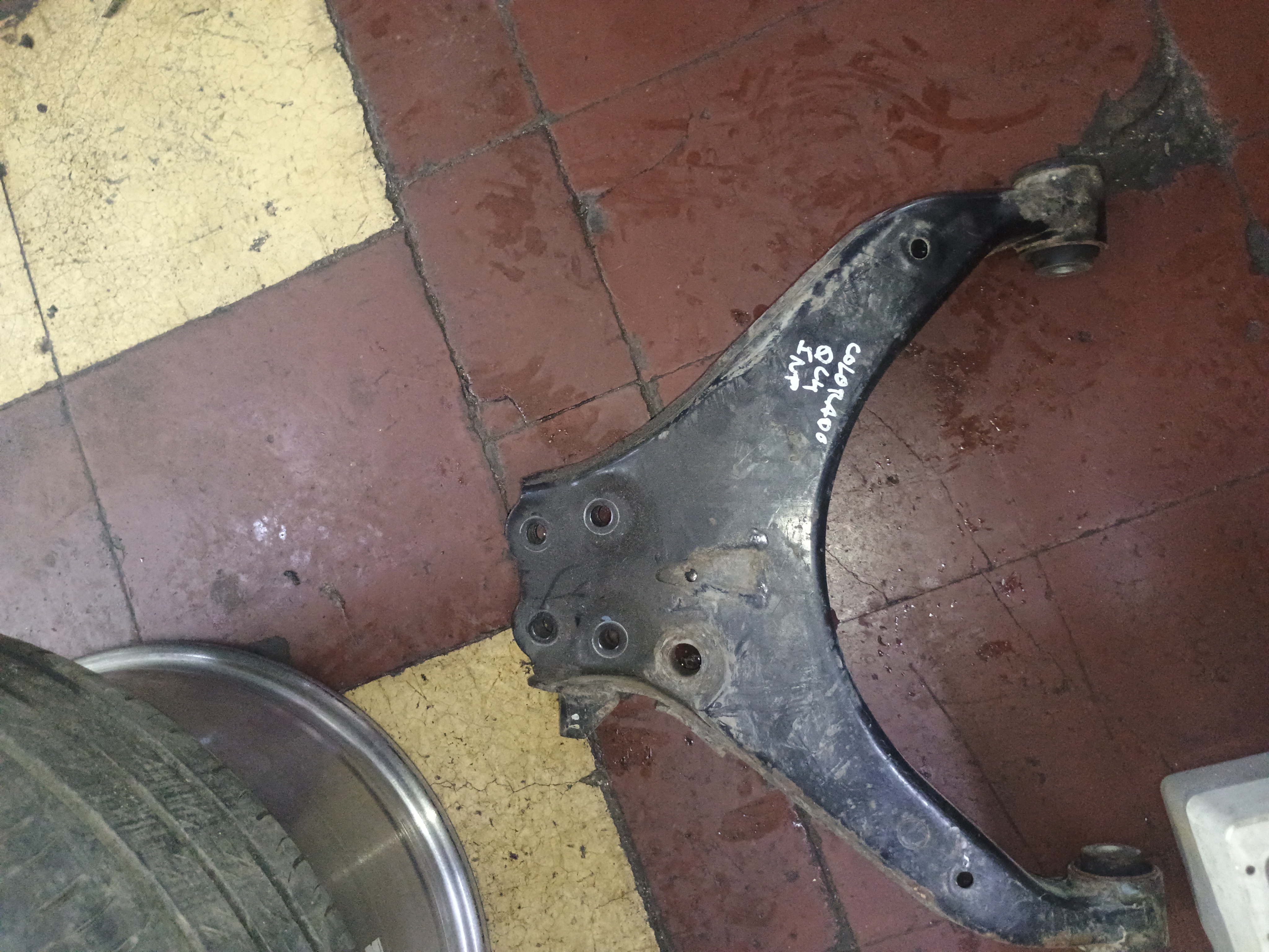 Bandeja delantera izquierda inferior chevrolet colorado 2019 2020 2021 2022