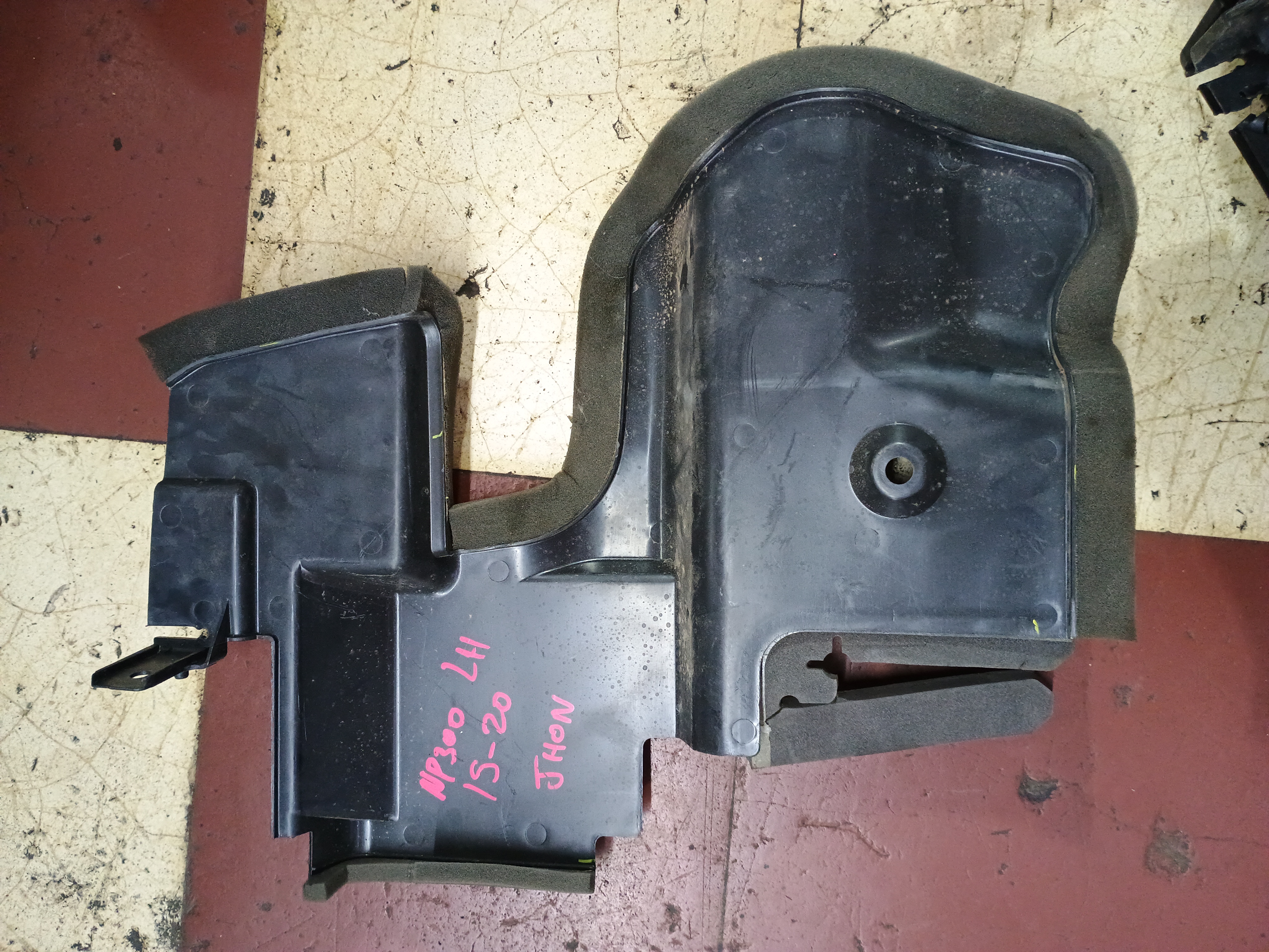 Deflector izquierdo nissan np300 2015 2016 2017 2018 2019 2020