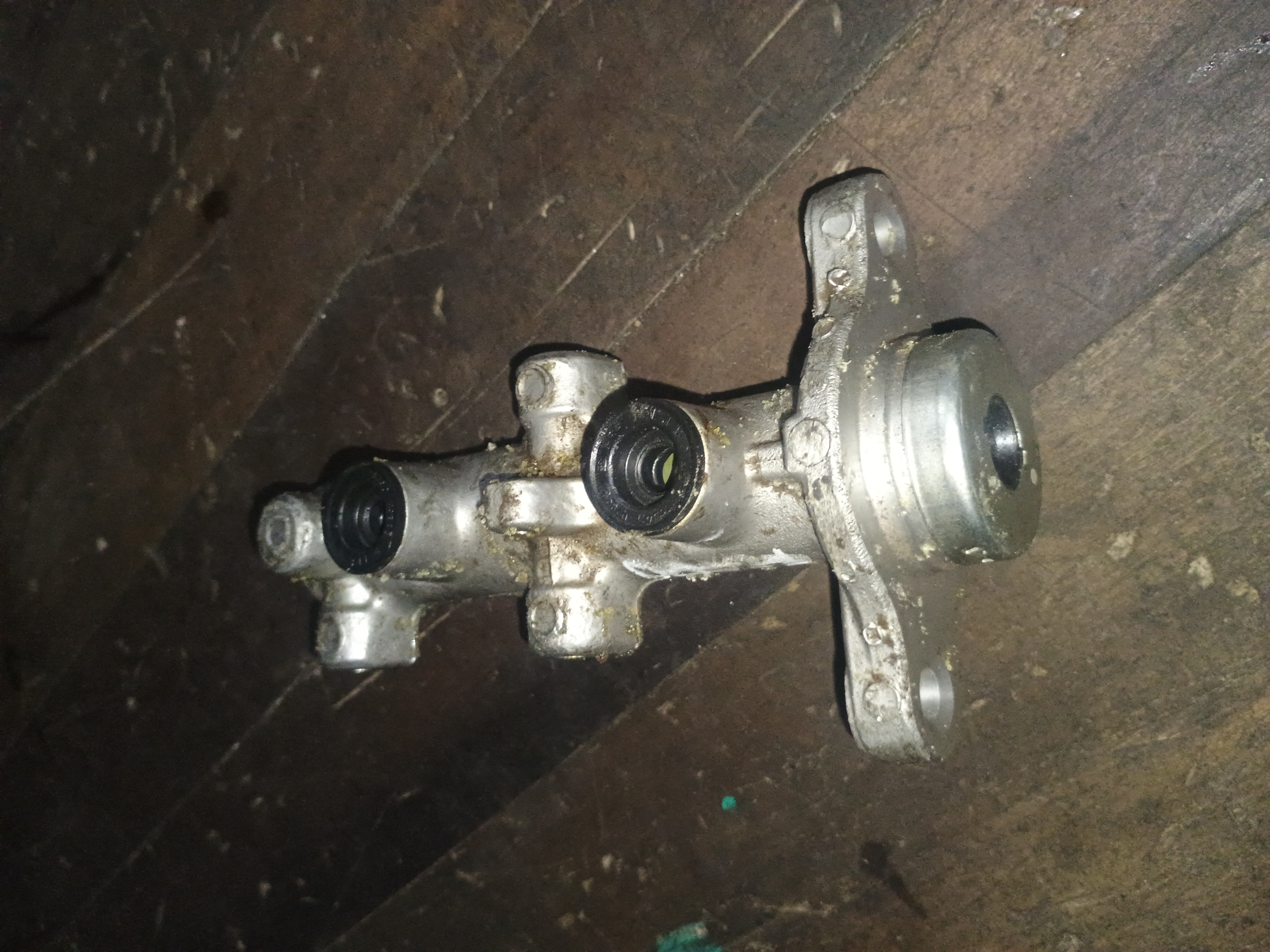 Bomba de freno mitsubishi l200 2010 2011 2012 2013 2014 2015