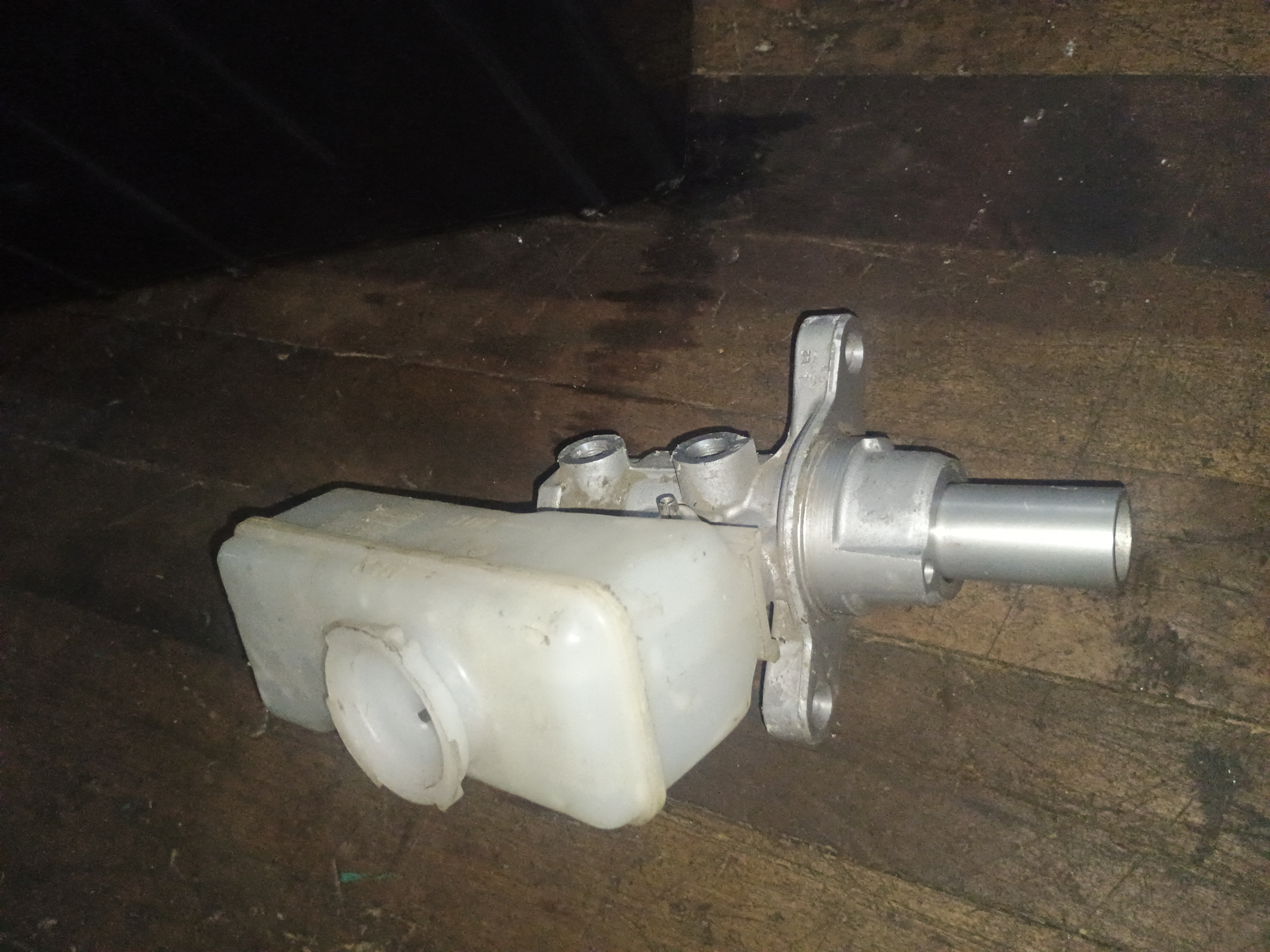 Bomba de freno nissan np300 2015 2016 2017 2018 2019 2020