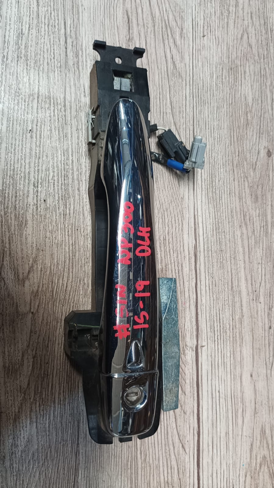 Manilla exterior delantero izquierdo nissan np300 2015 2016 2017