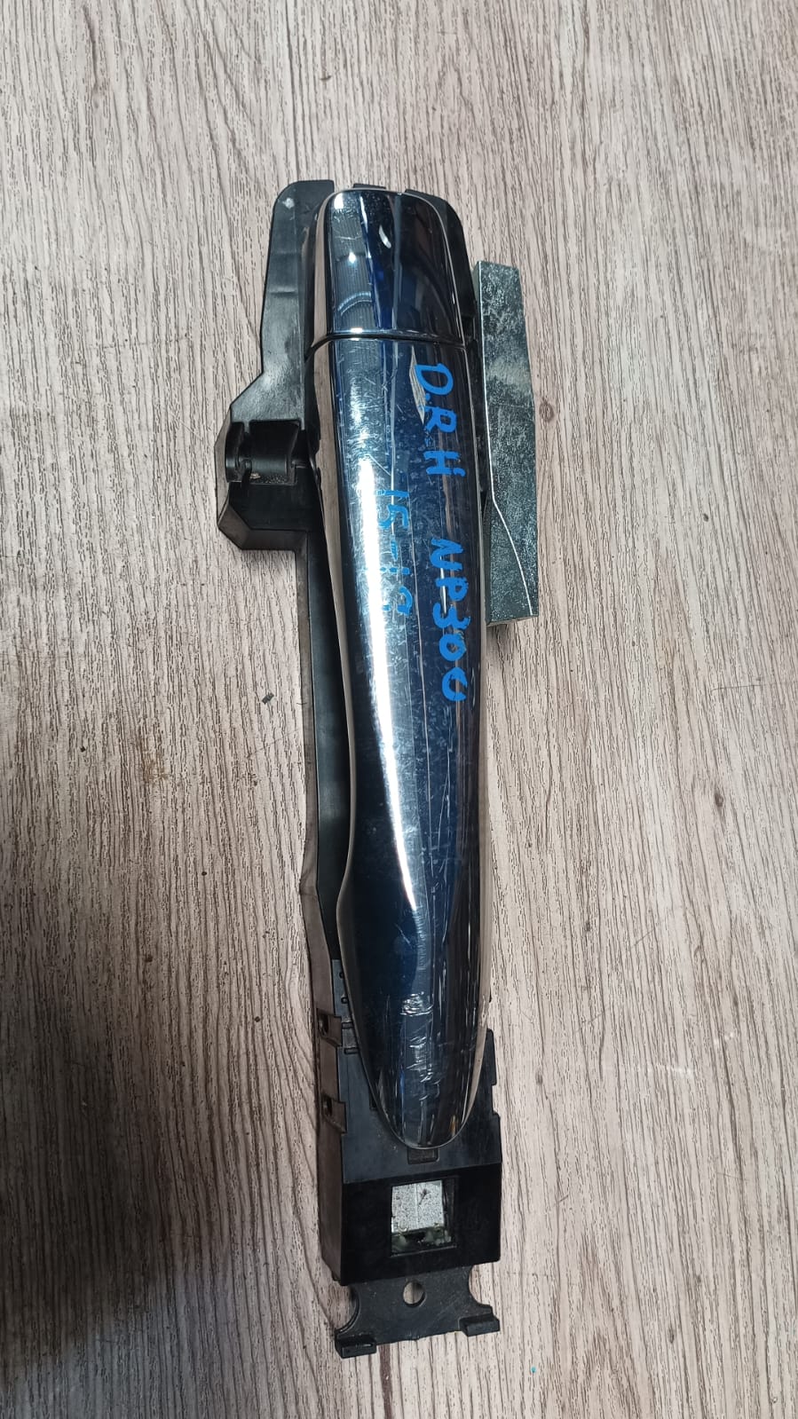 Manilla exterior delantero derecho nissan np300 2015 2016 2017