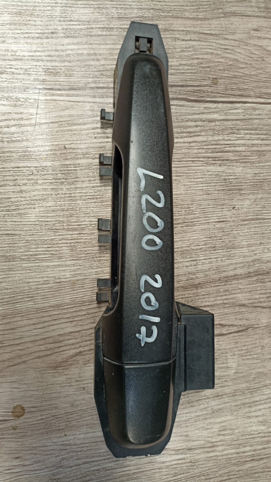 Manilla exterior trasero izquierdo mitsubishi l200