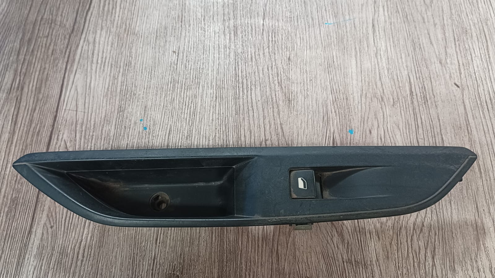 Boton alzavidrio unitario trasero izquierdo peugeot 208