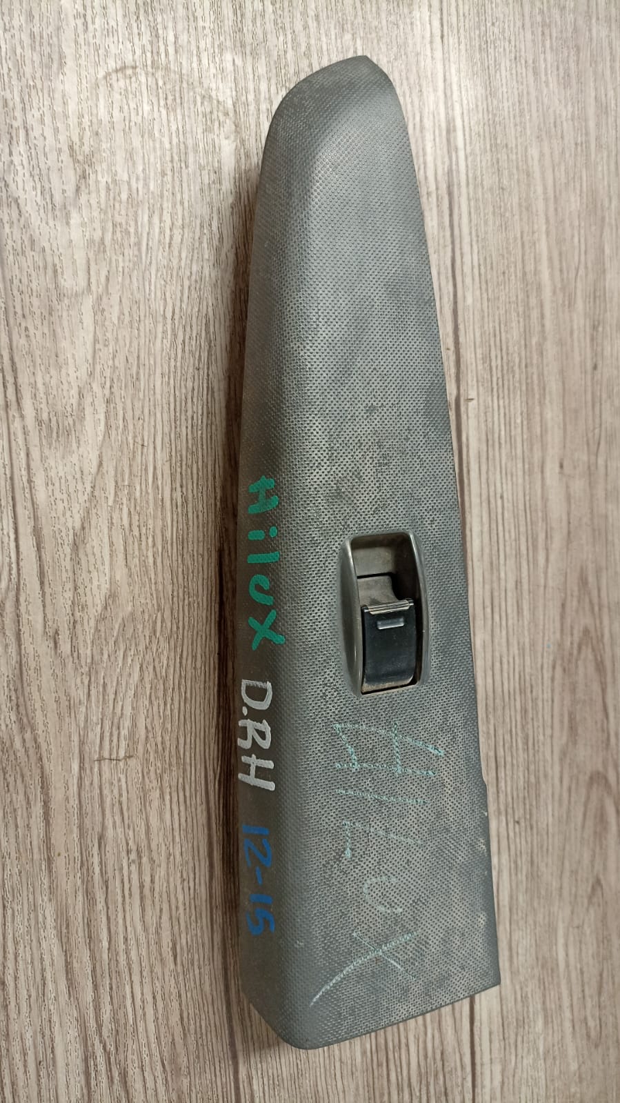 Boton alzavidrio unitario delantero derecho toyota hilux 2012 2013 2014 2015
