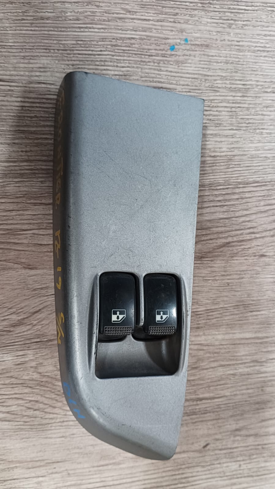 Botonera alzavidrio delantera izquierda principal kia frontier
