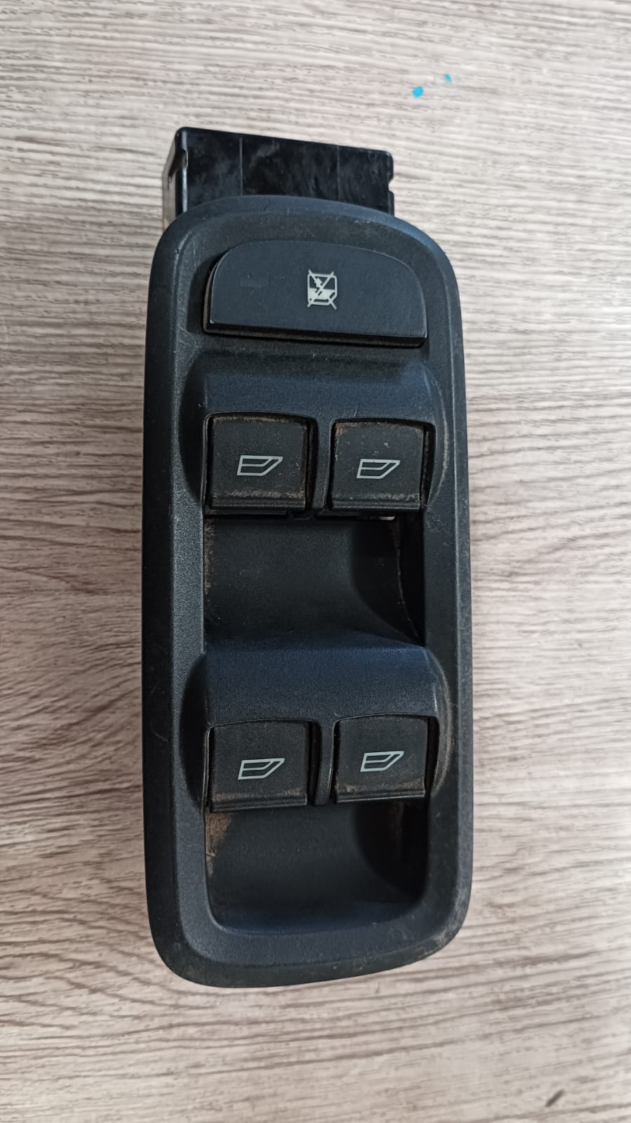 Botonera alzavidrio delantera izquierda principal ford fiesta