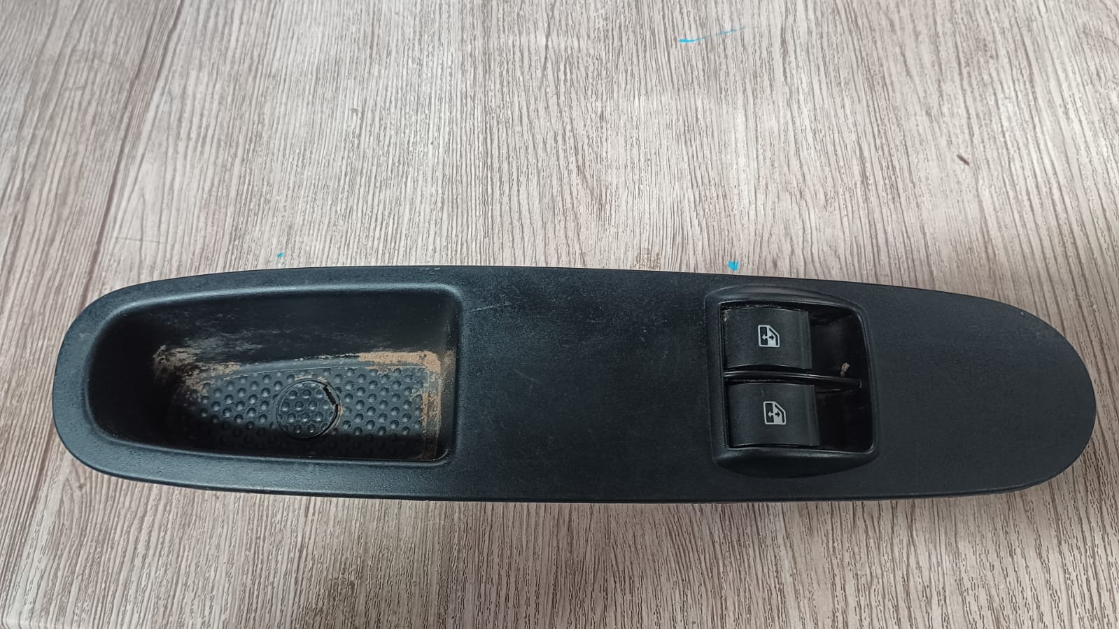 Botonera alzavidrio delantera izquierda principal fiat uno way