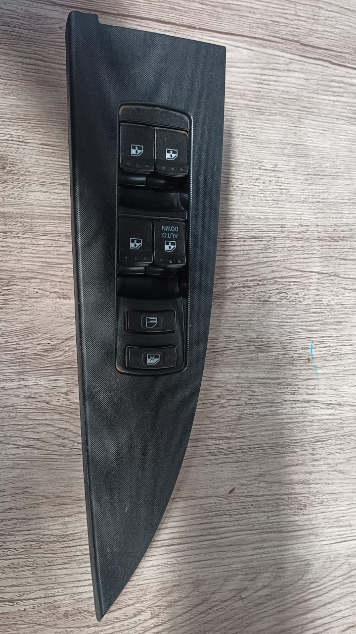 Botonera alzavidrio delantera izquierda principal ssangyong actyon 2015 2016 2017 2018