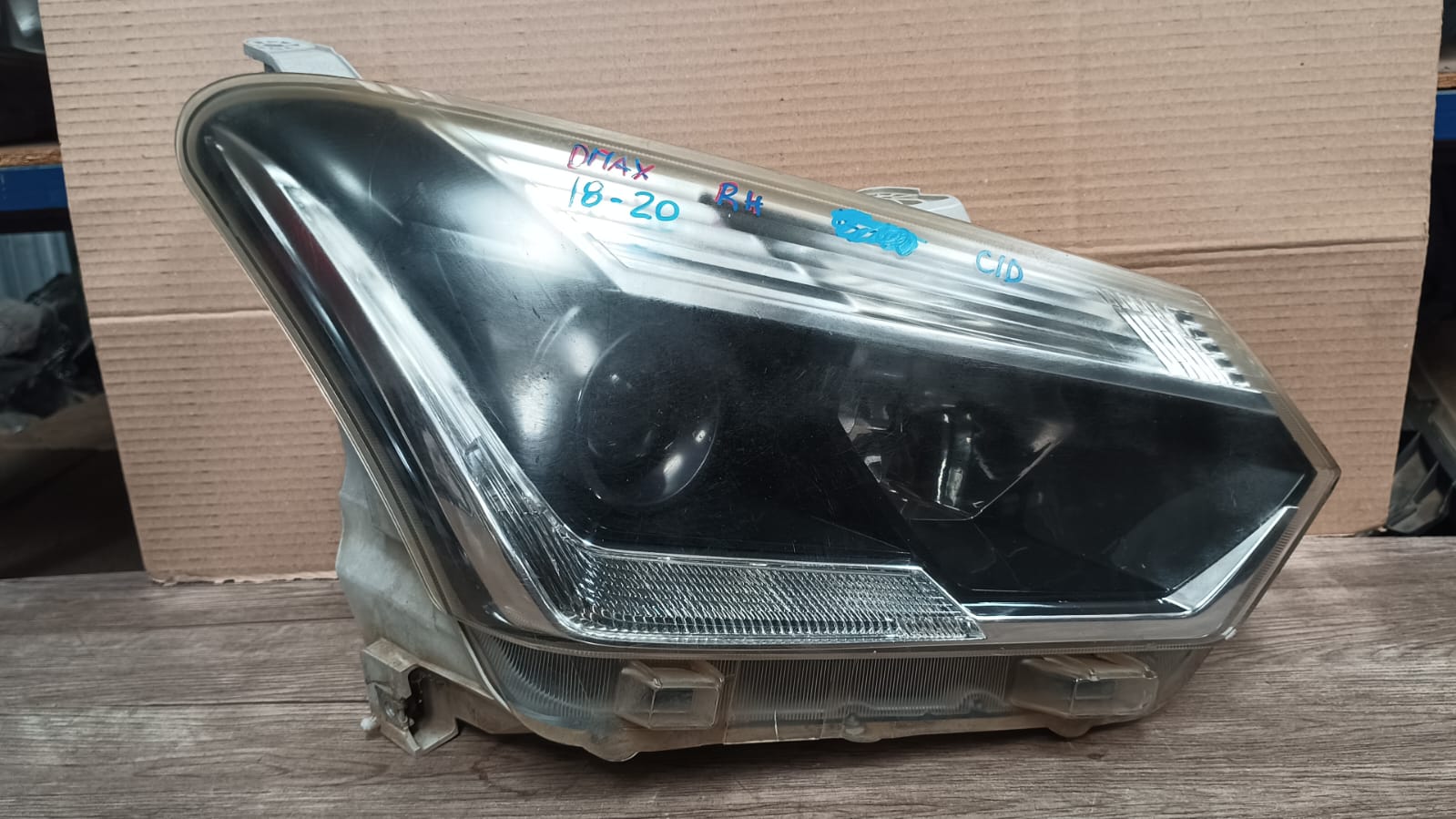 Optico derecho chevrolet dmax
