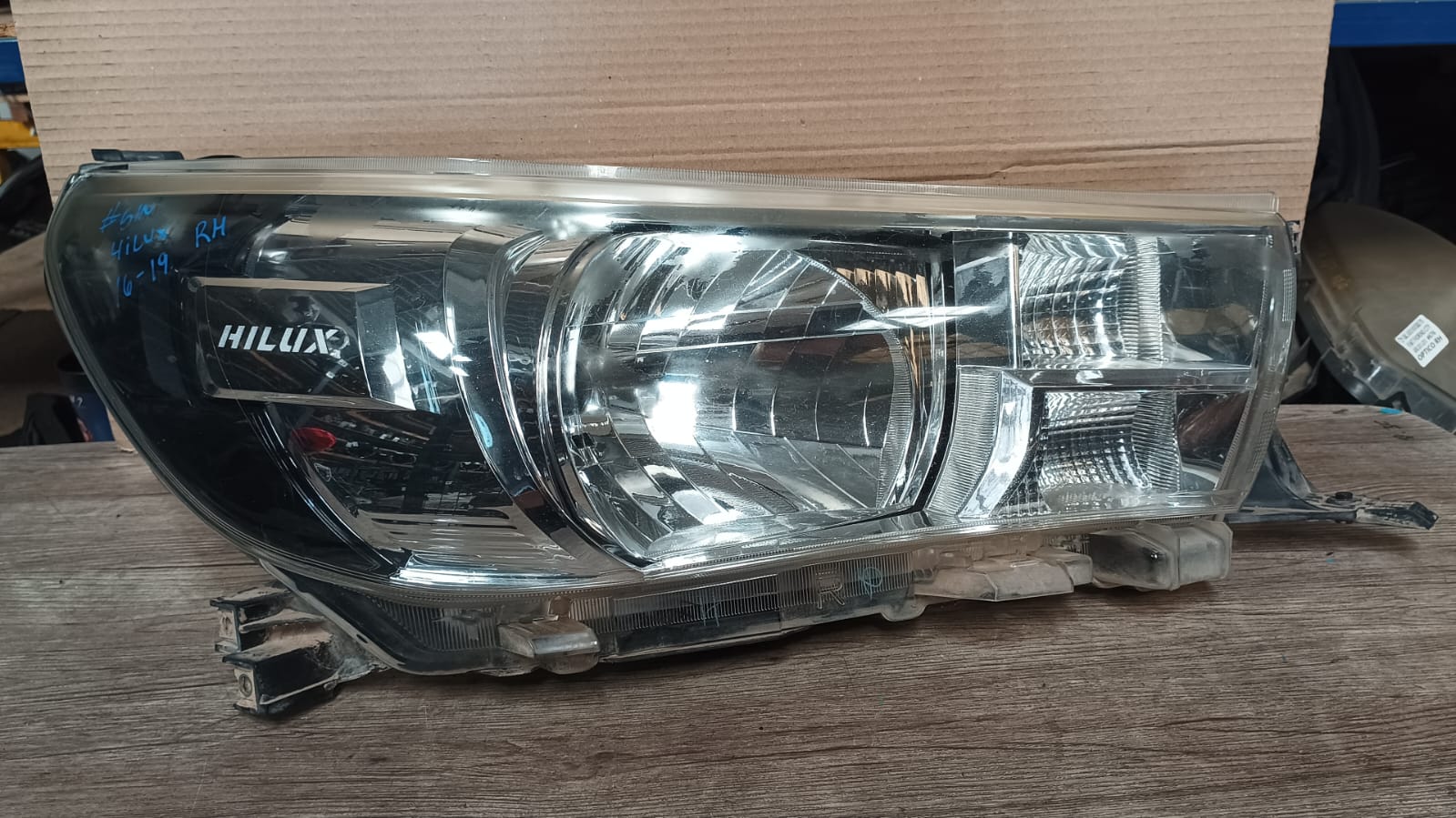 Optico derecho toyota hilux