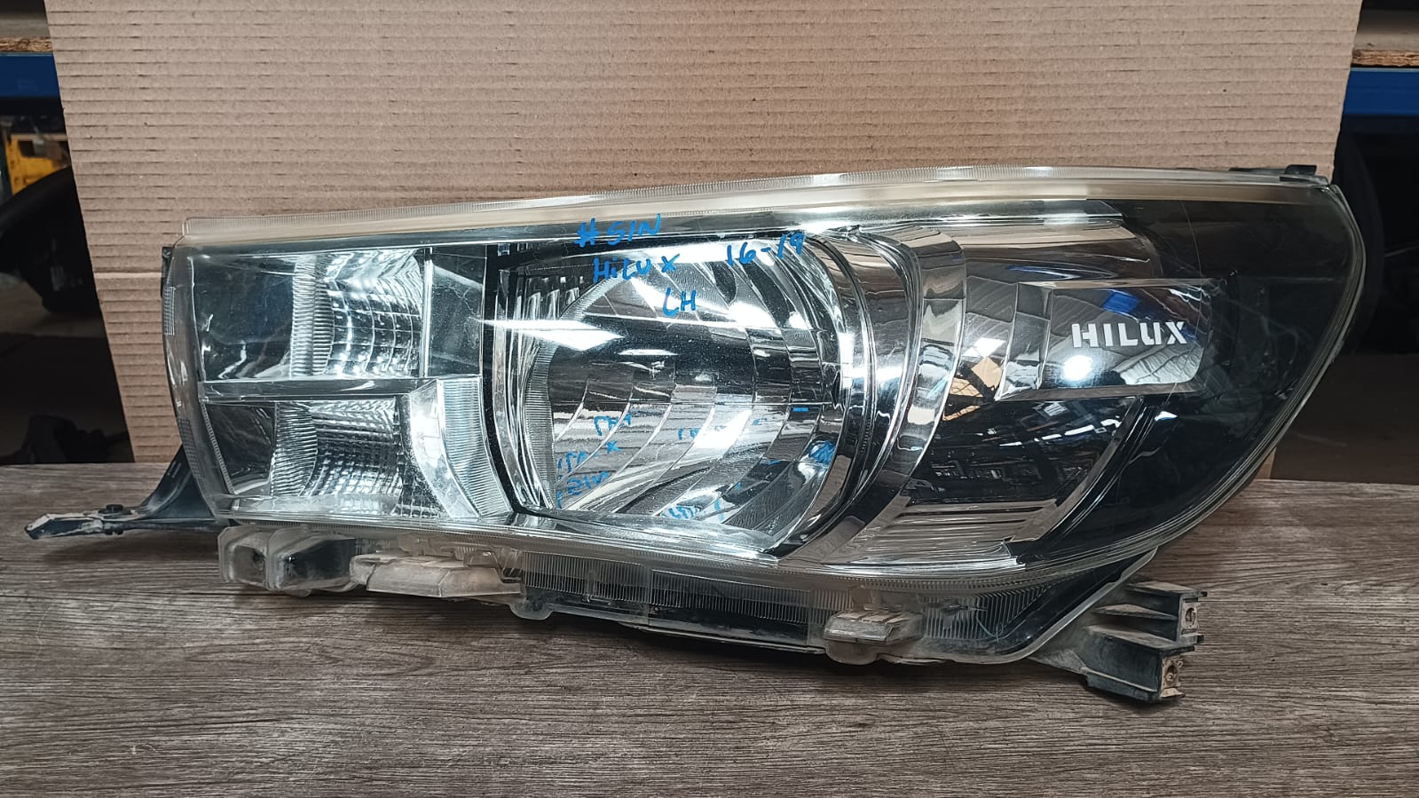 Optico izquierdo toyota hilux