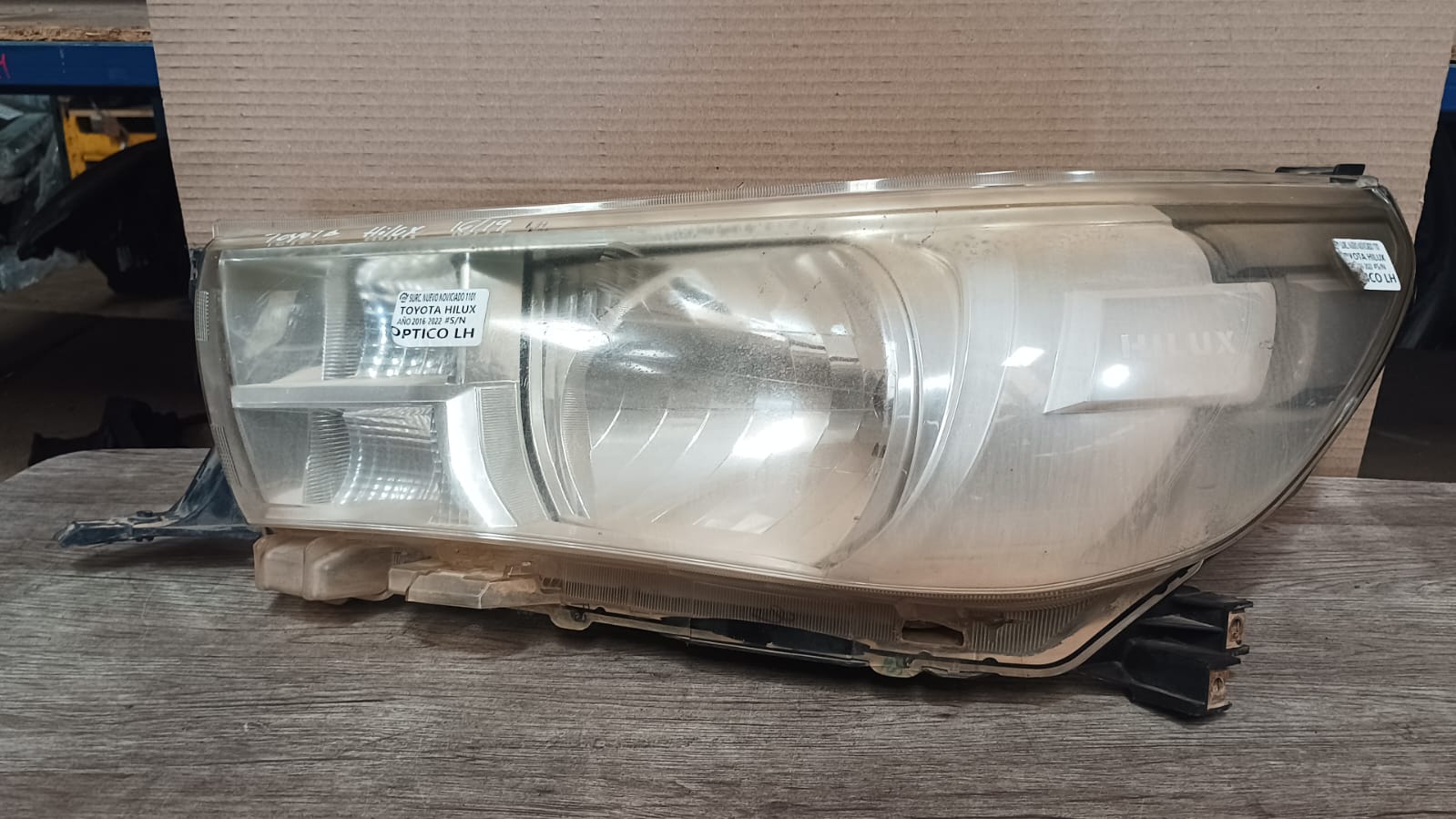 Optico izquierdo toyota hilux