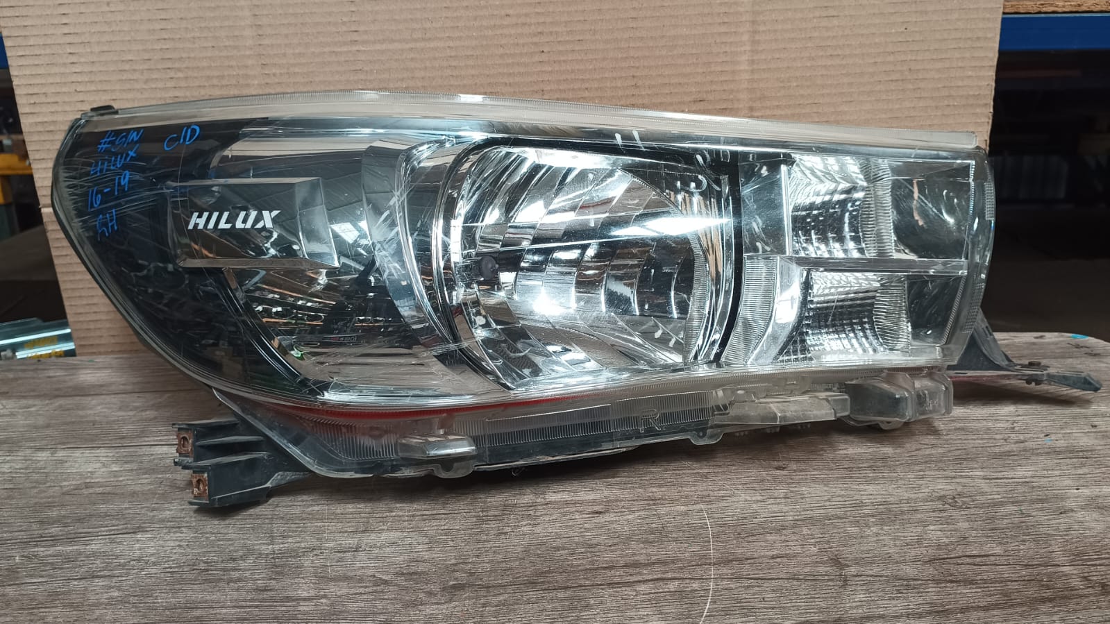 Optico derecho toyota hilux