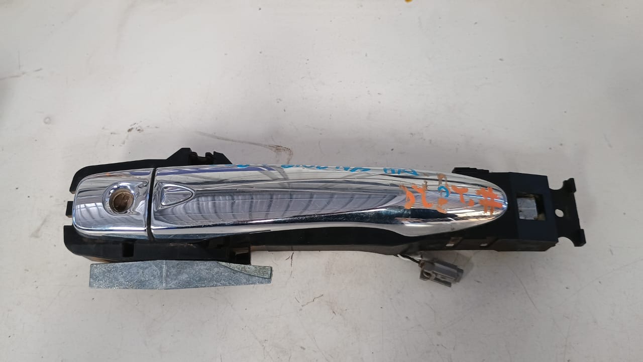 Manilla exterior delantero izquierdo nissan np300