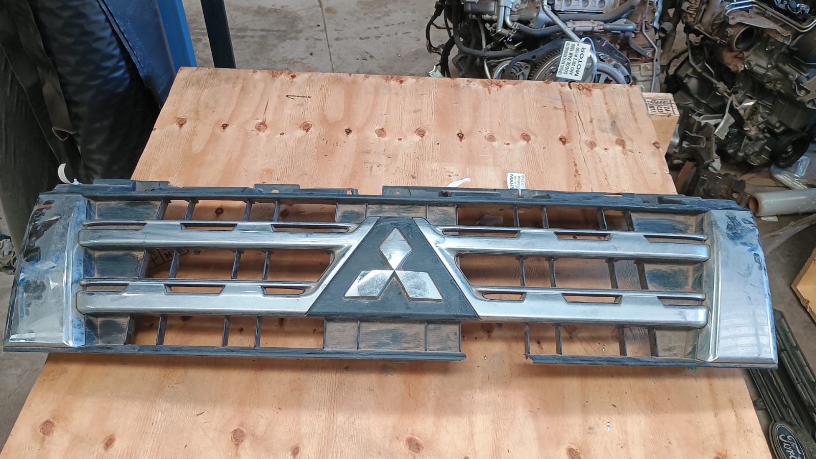 Mascara mitsubishi montero