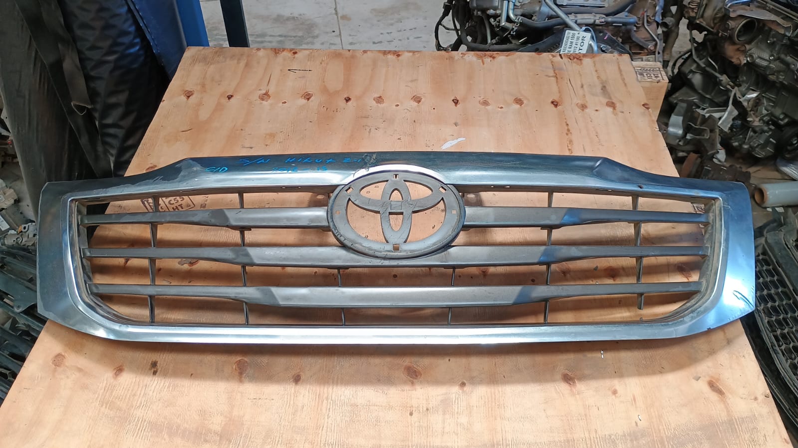 Mascara toyota hilux