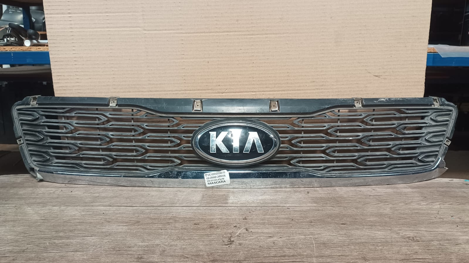 Mascara kia grand carnival