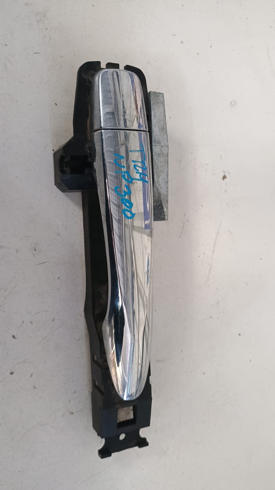 Manilla exterior trasero derecho nissan np300