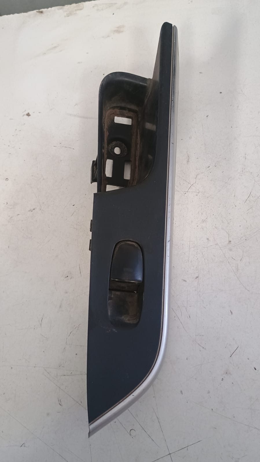 Boton alzavidrio unitario trasero derecho nissan np300