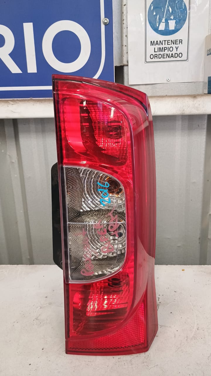 Foco trasero derecho peugeot bipper