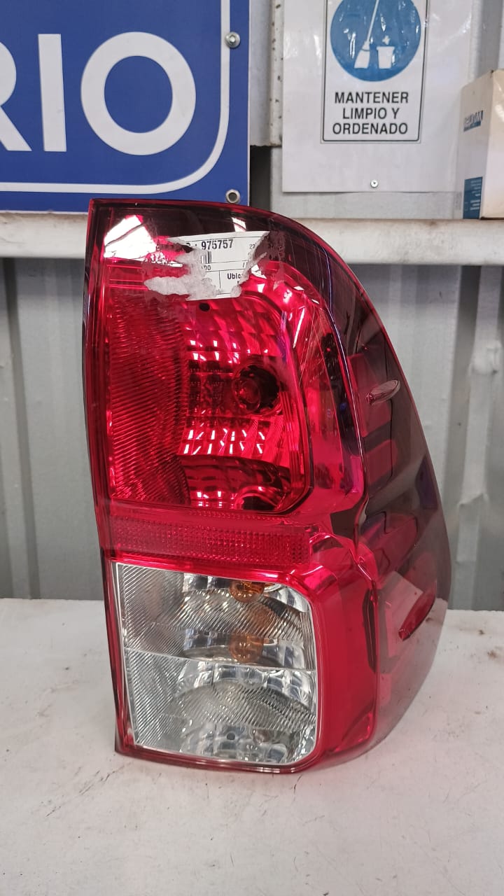 Foco trasero derecho toyota hilux