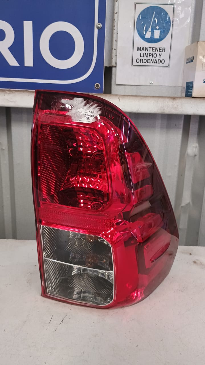 Foco trasero derecho toyota hilux