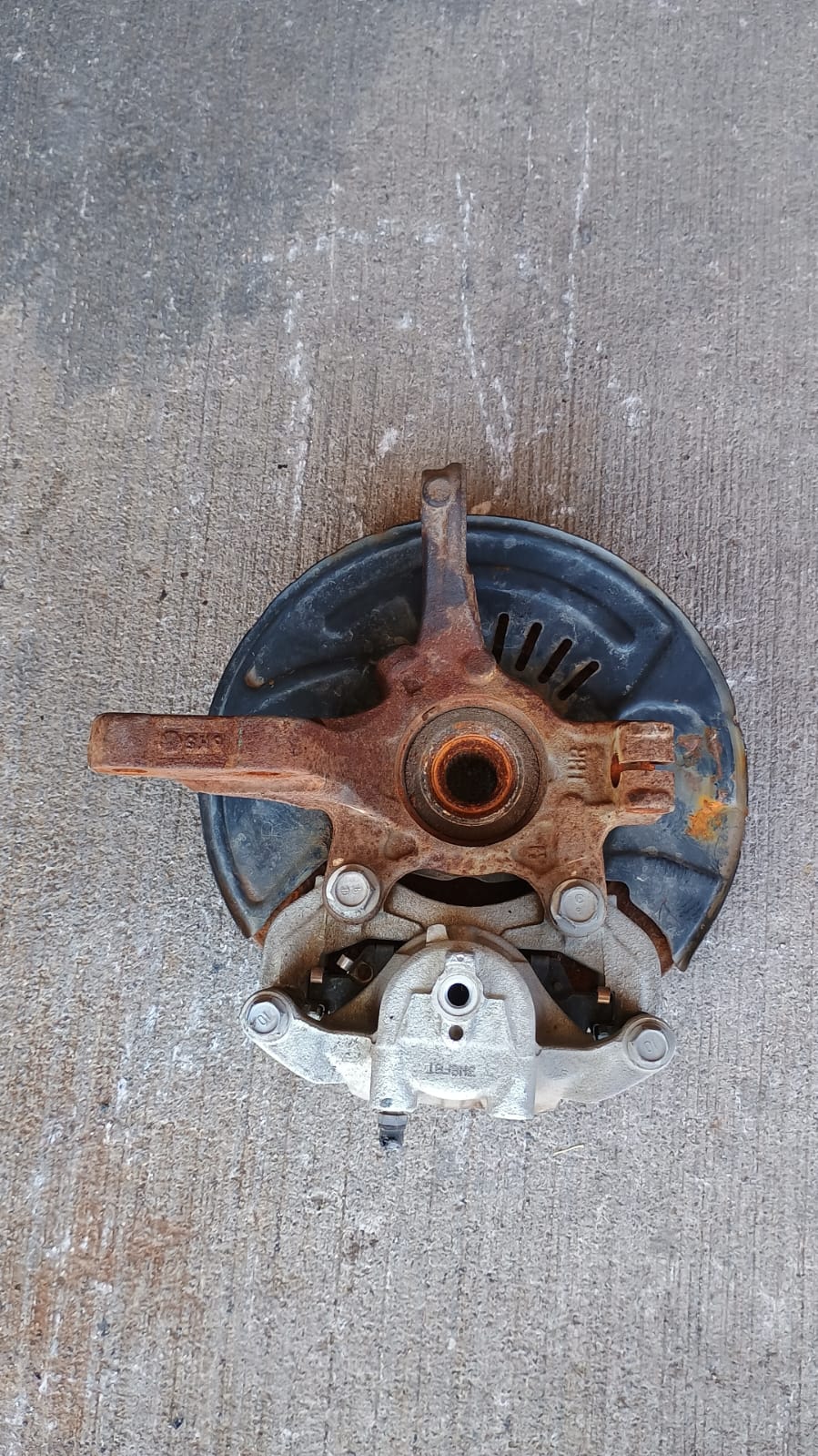 Muñon delantero derecho nissan versa